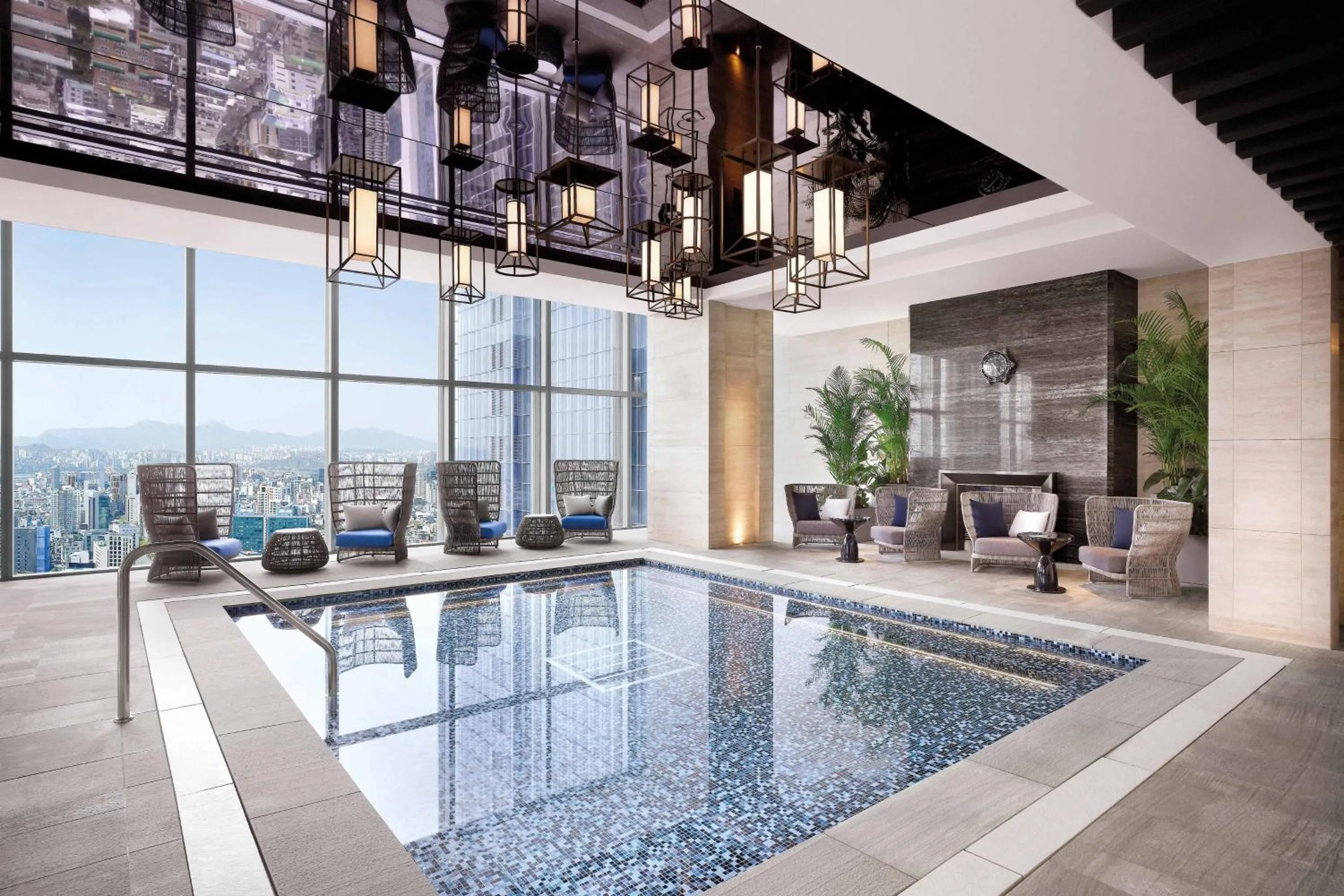 Swimming pool in Josun Palace, a Luxury Collection Hotel, Seoul Gangnam