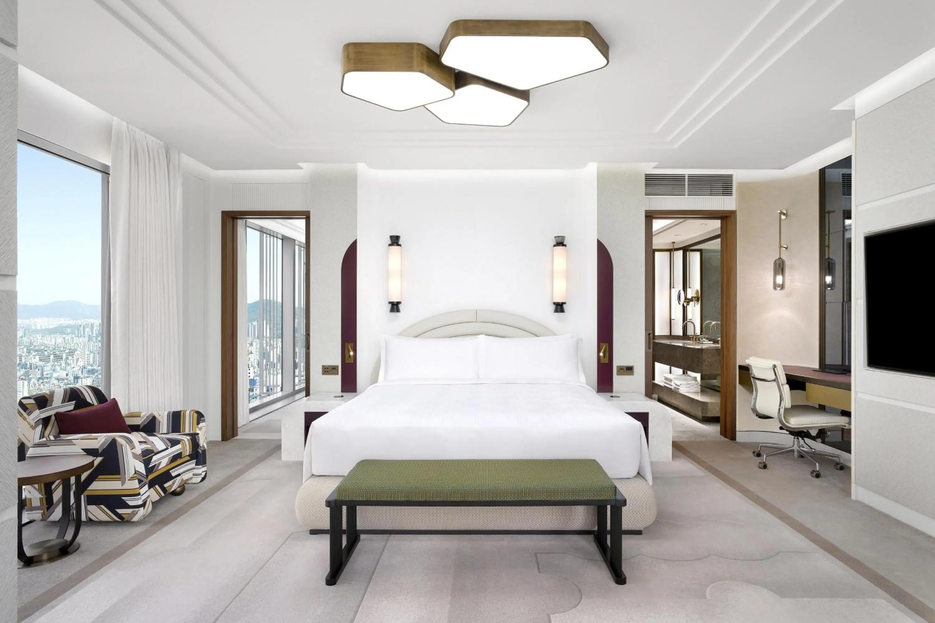 Photo of the whole room, Bed in Josun Palace, a Luxury Collection Hotel, Seoul Gangnam