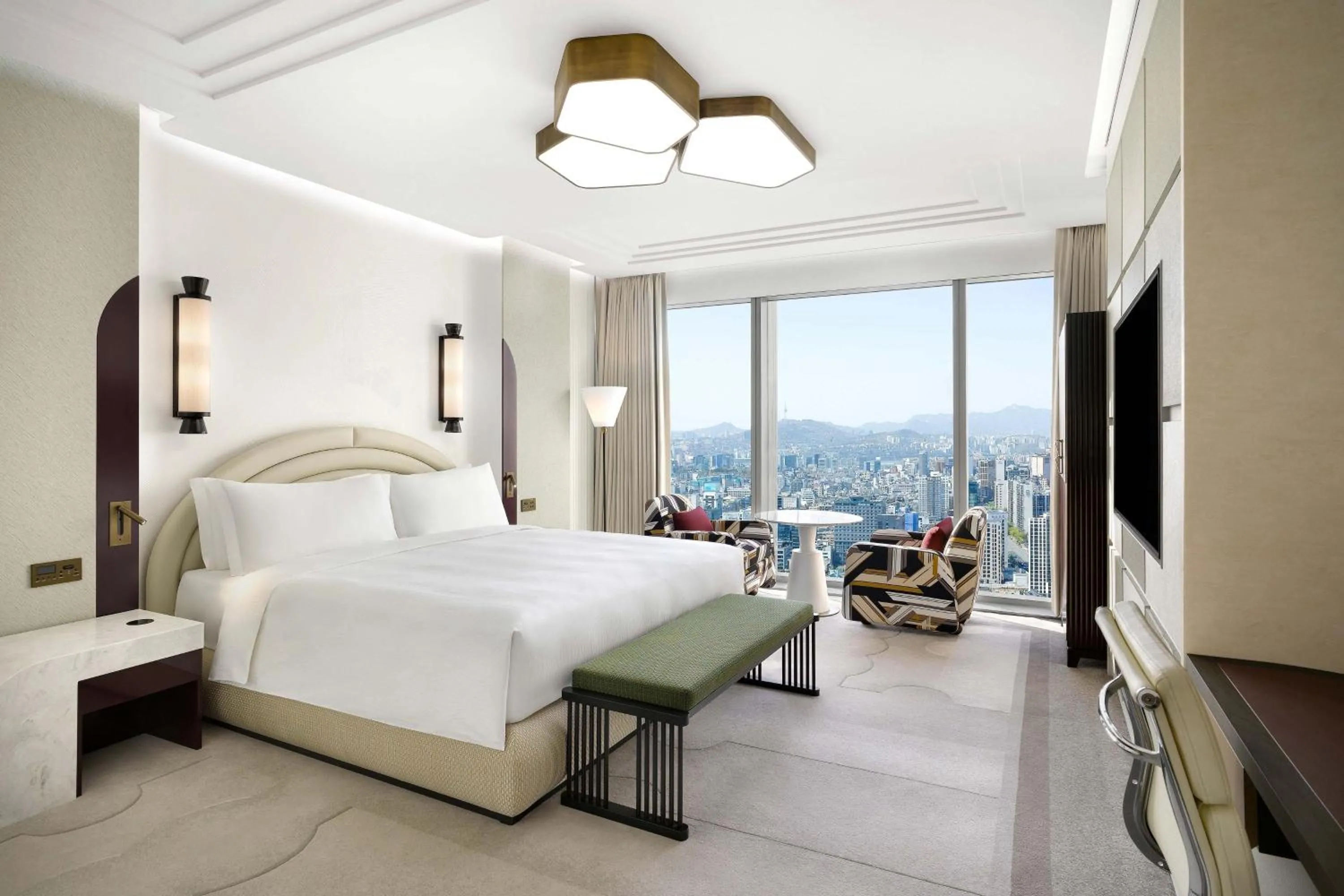 Photo of the whole room, Bed in Josun Palace, a Luxury Collection Hotel, Seoul Gangnam