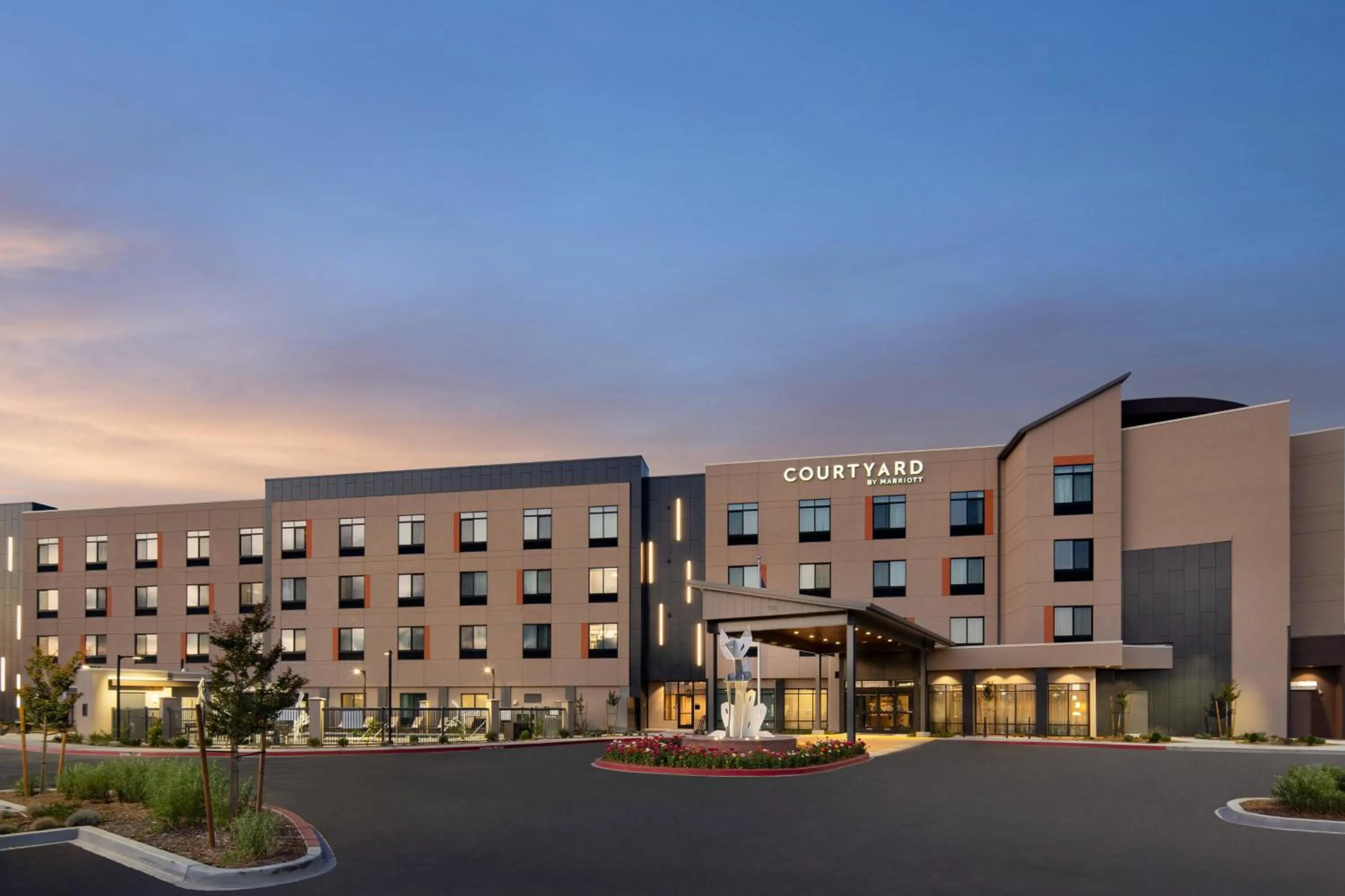 Property building in Courtyard by Marriott Petaluma Sonoma County