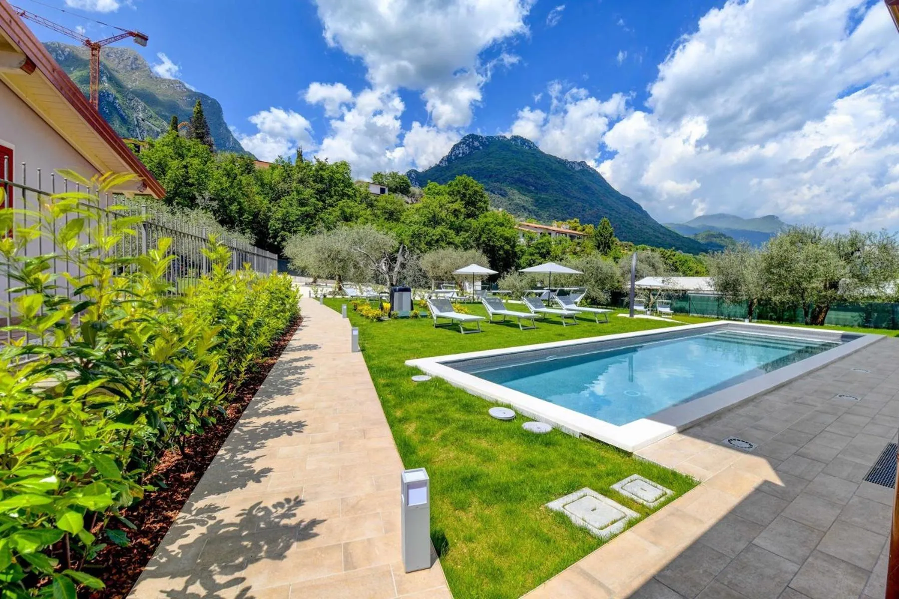 Swimming pool in Le Casette - Casaliva