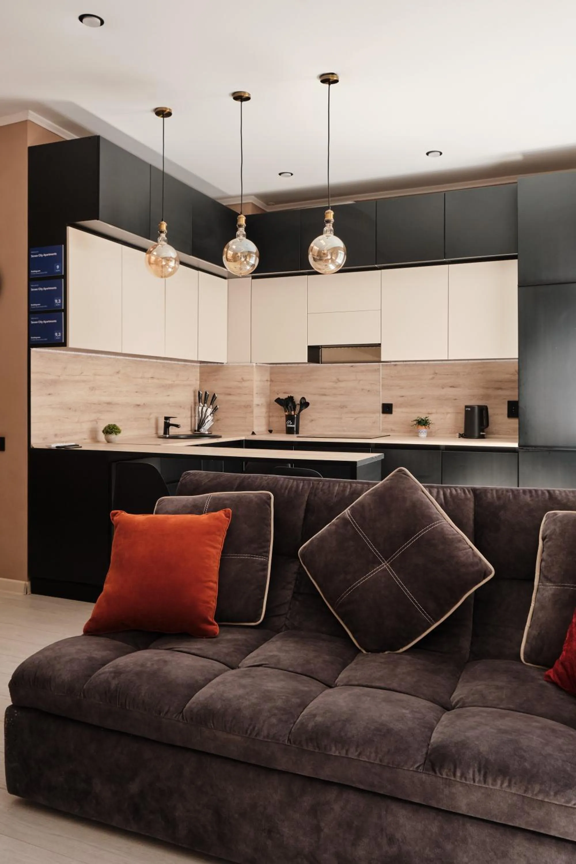 Seven City Apartments