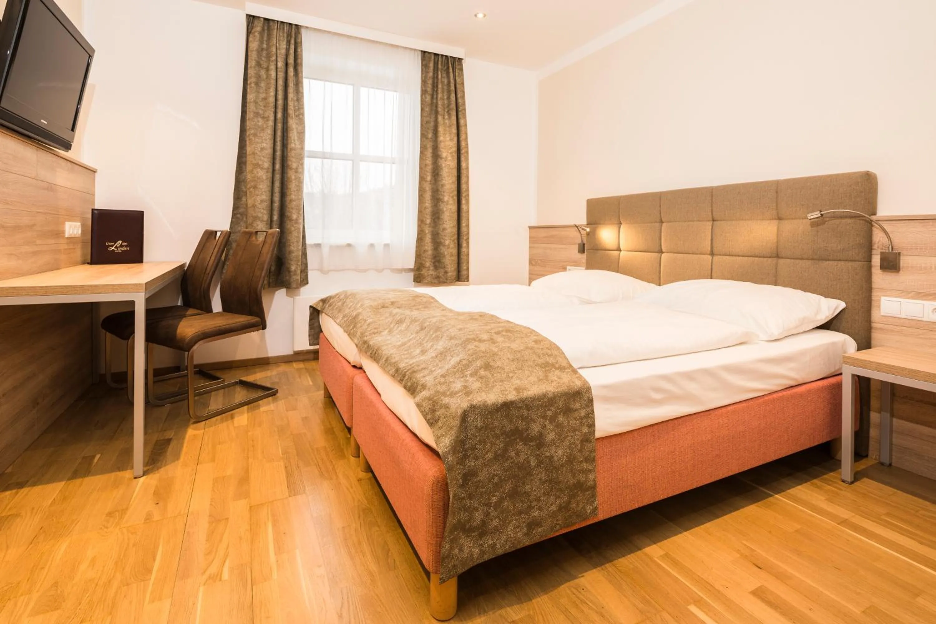 Bed in Hotel Unter den Linden