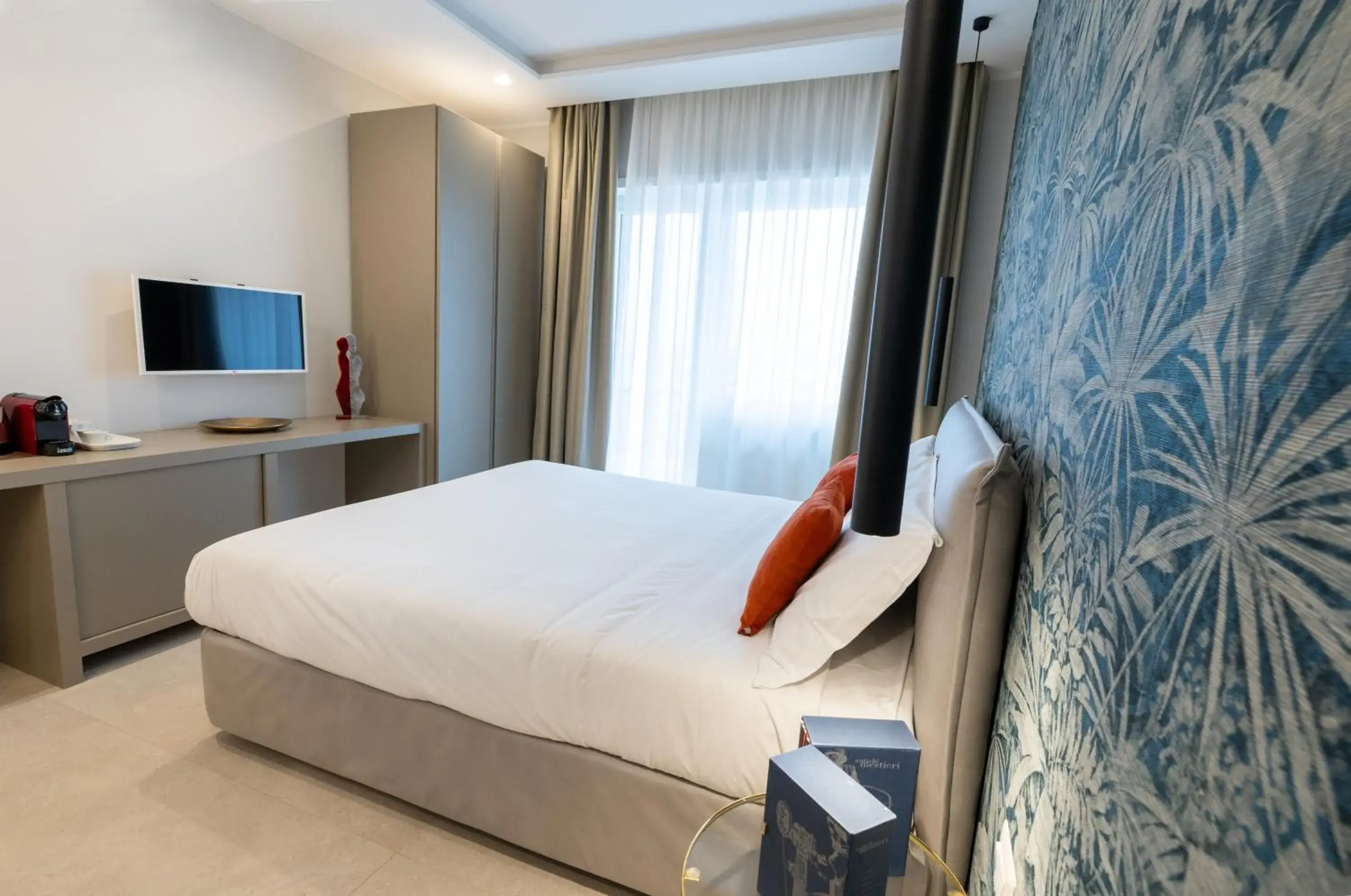 Double Room with Balcony in Napoli City Center - Appartamenti e Camere Double Room with Balcony in Napoli City Center - Appartamenti e Camere