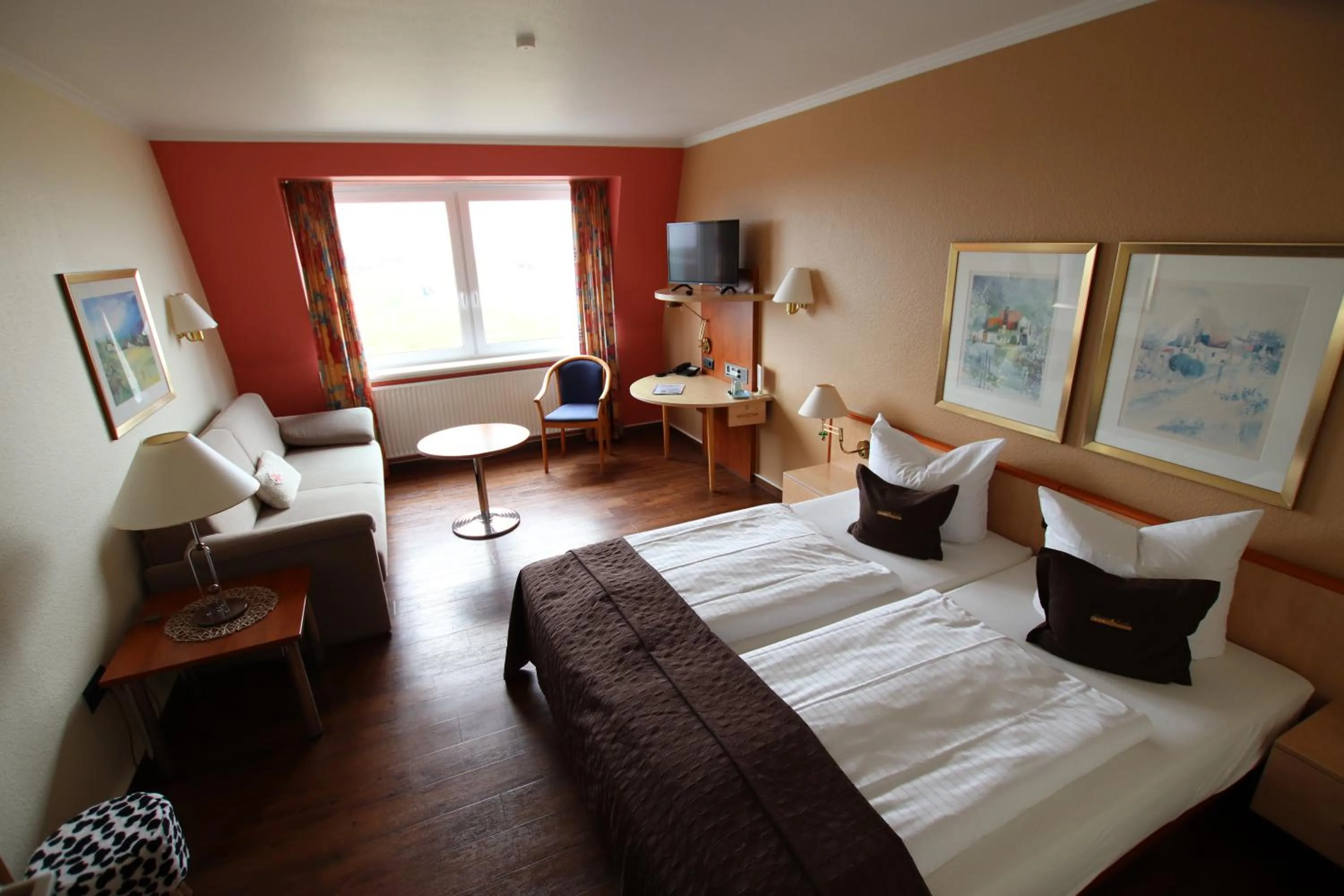 Bedroom, Bed in Strandhotel Dagebüll direkt an der Nordsee