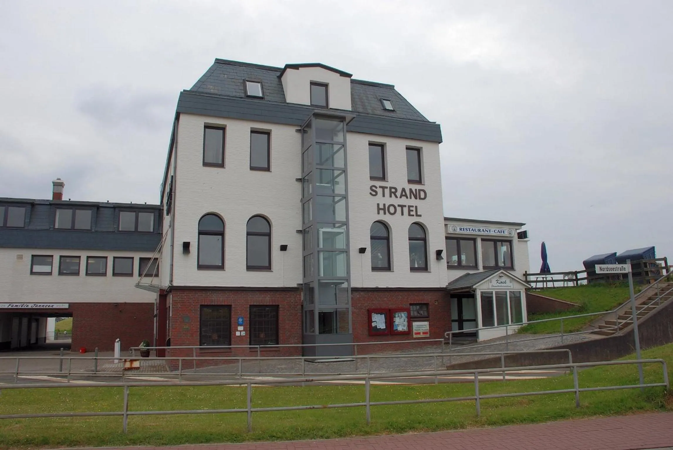 Property building in Strandhotel Dagebüll direkt an der Nordsee