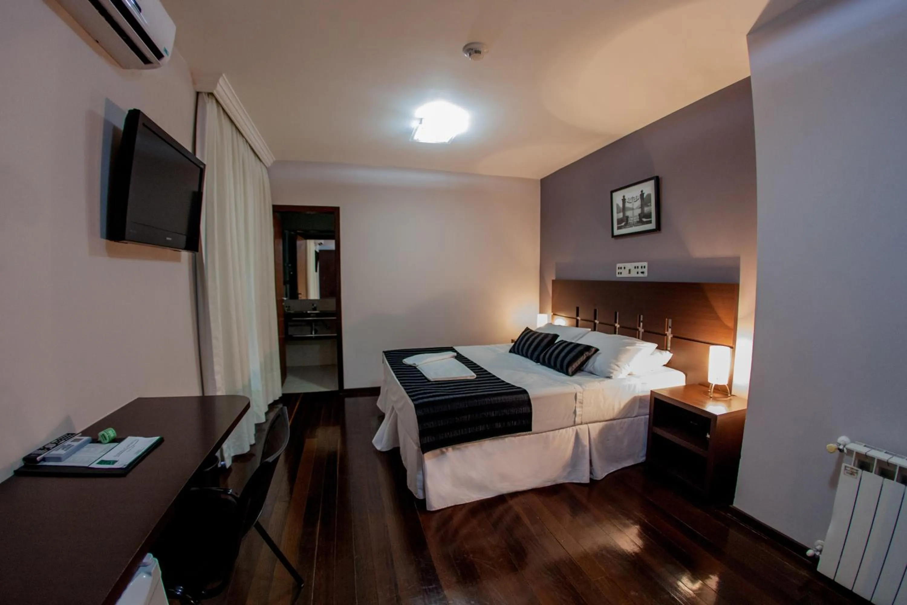 Photo of the whole room, Bed in Santa Catarina Plaza Hotel