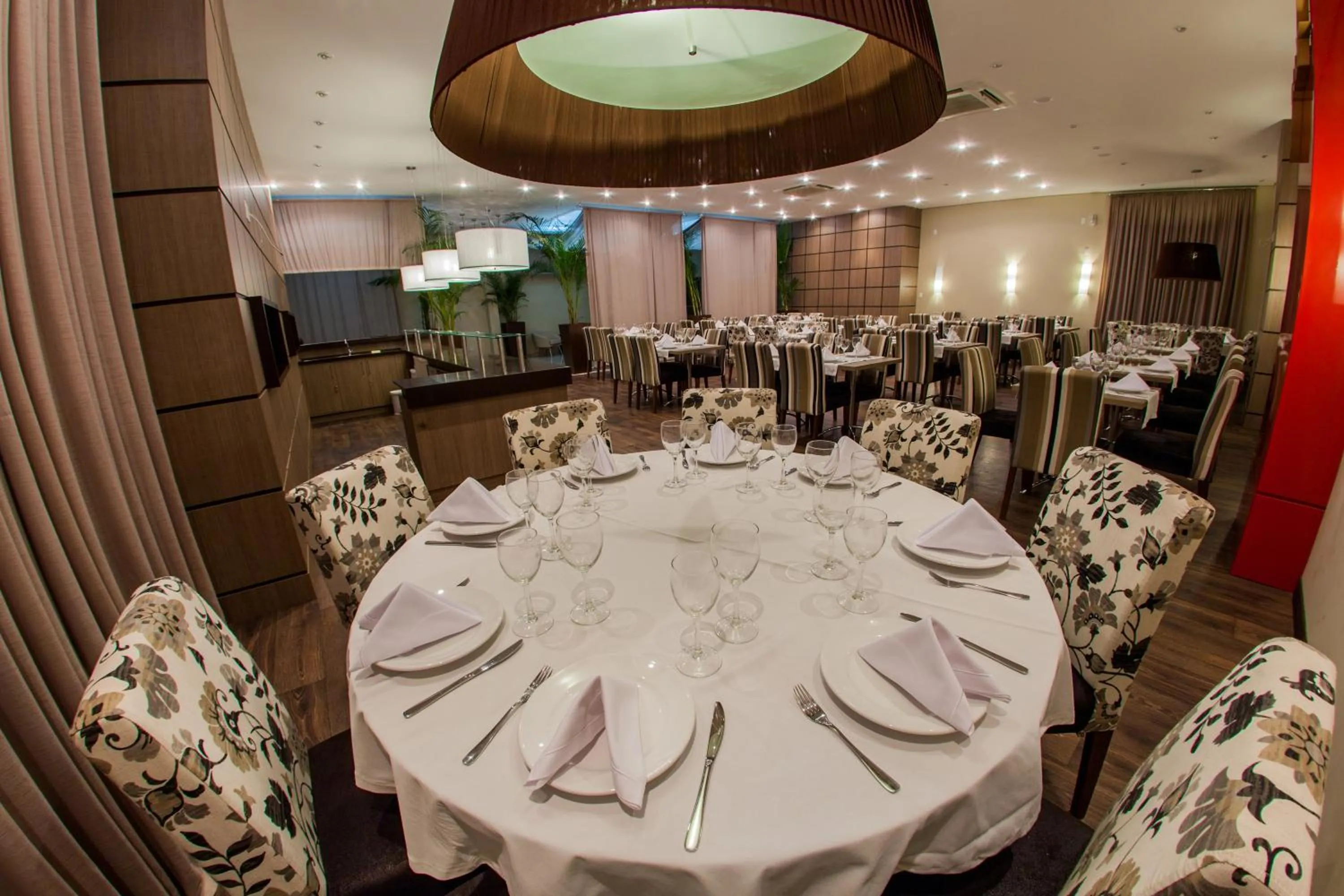 Restaurant/places to eat in Santa Catarina Plaza Hotel