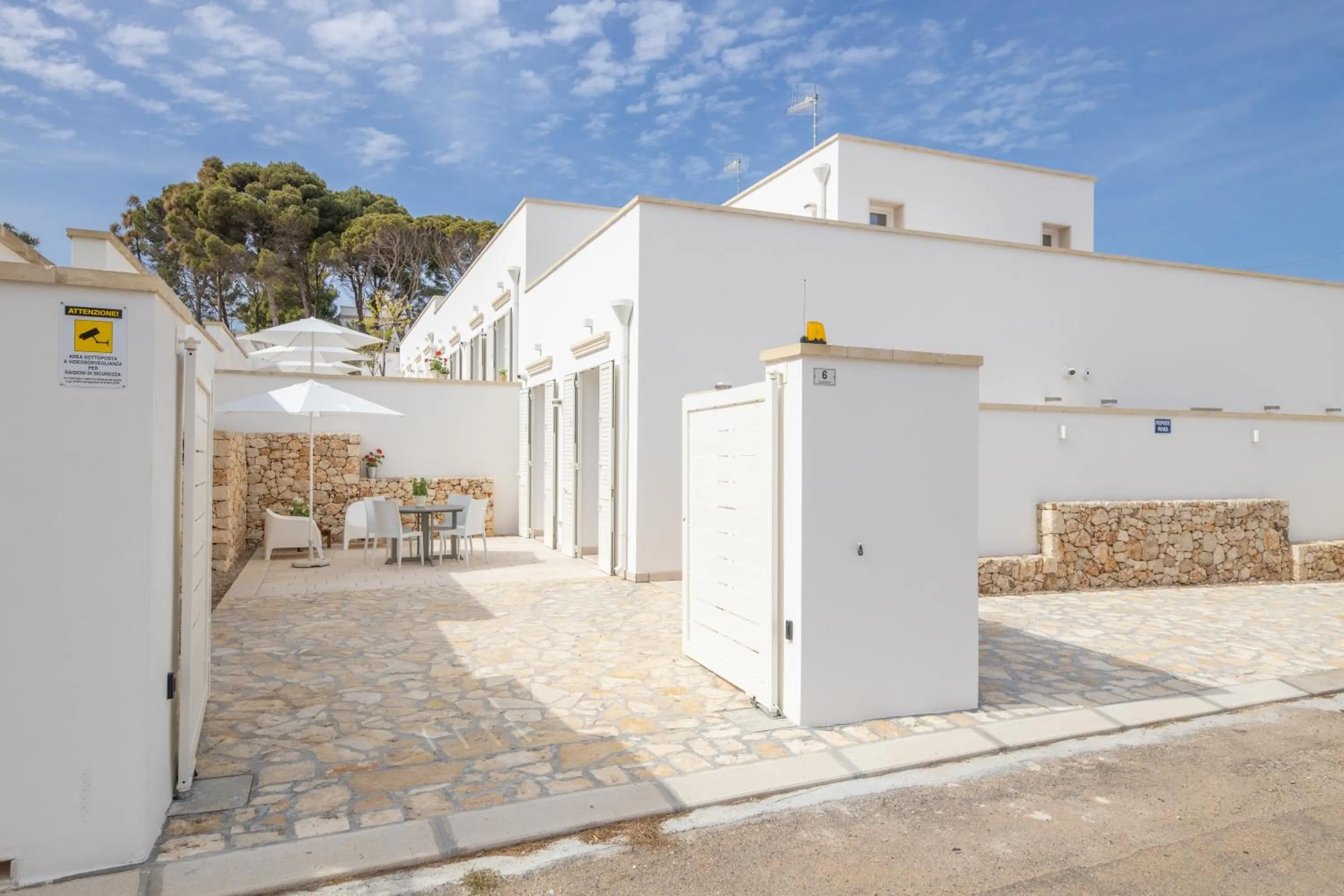 Property building in B&BLeucaineout