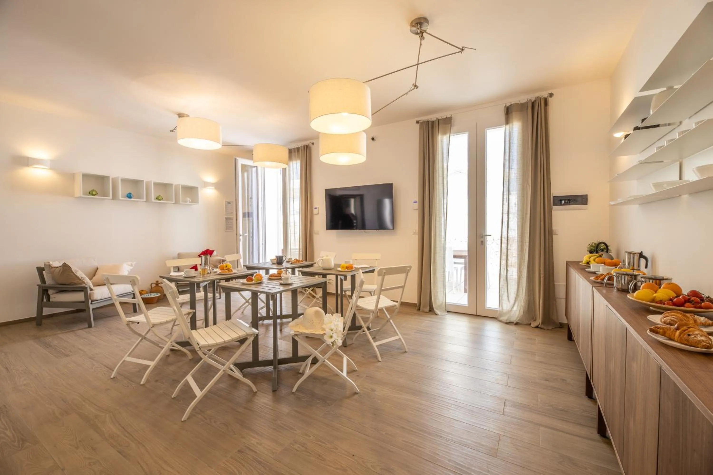 Communal lounge/ TV room in B&BLeucaineout