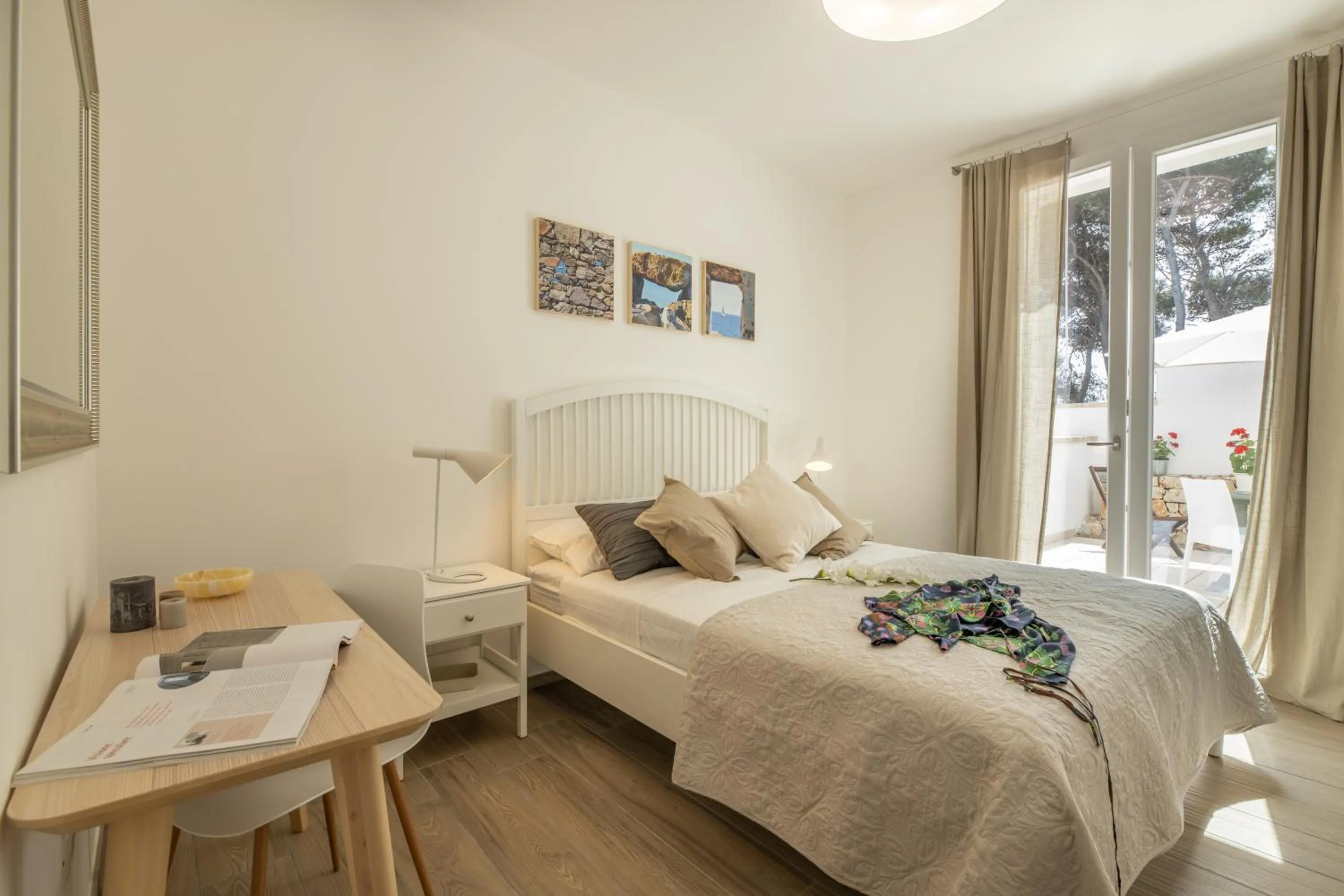 Photo of the whole room in B&BLeucaineout