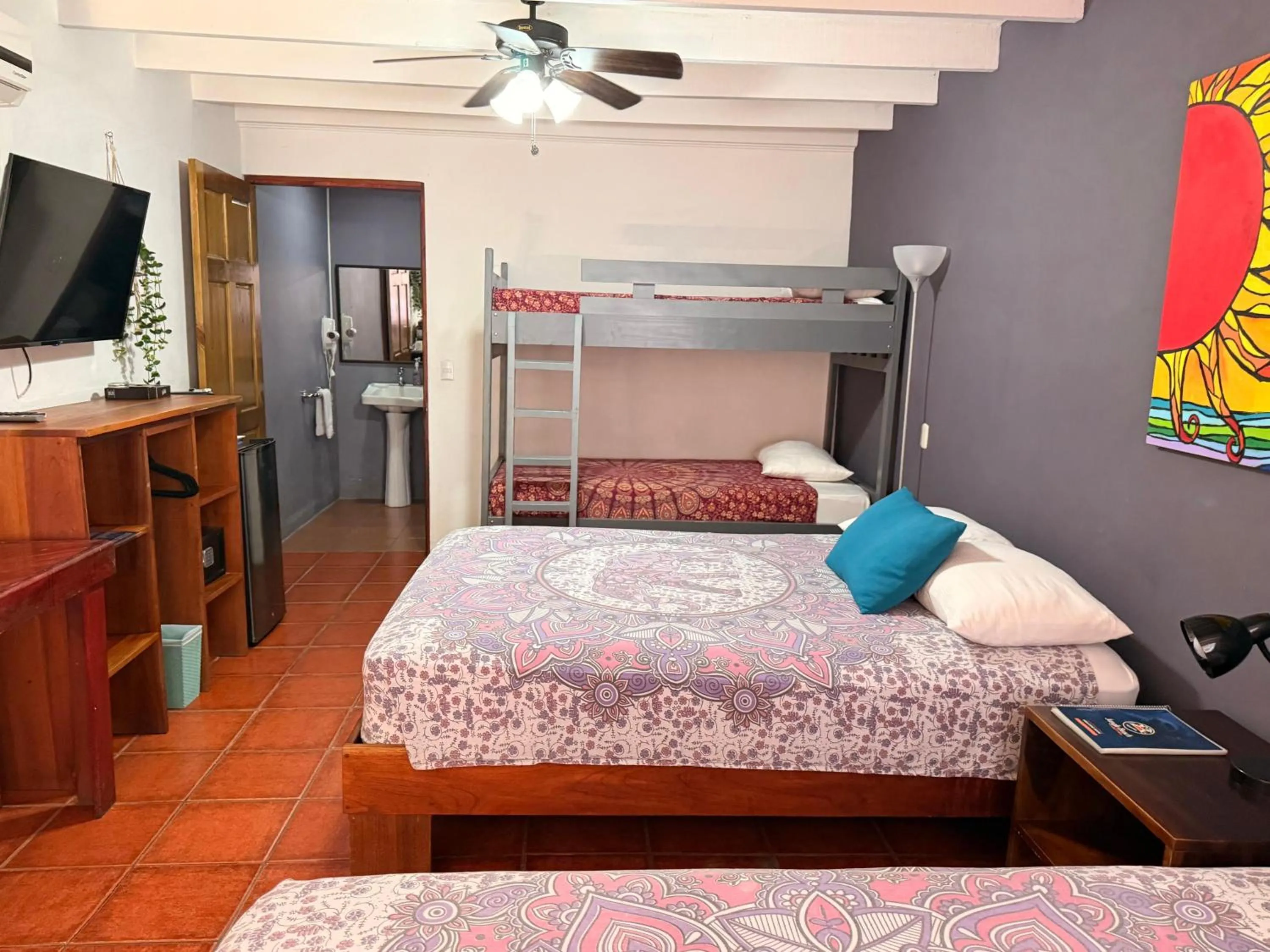 Bathroom, Bed in Jungle Beach Hotel Manuel Antonio