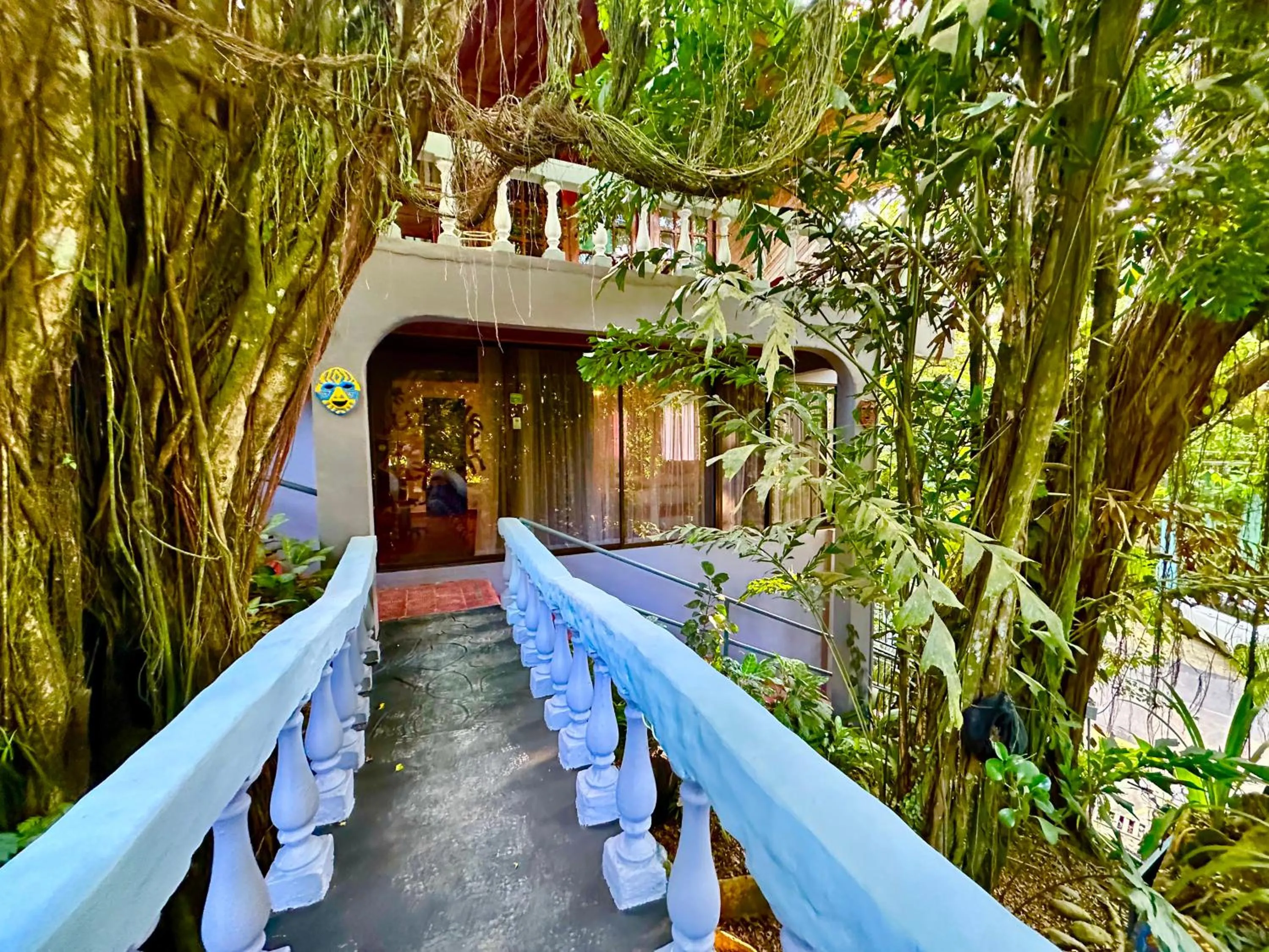 Inner courtyard view in Jungle Beach Hotel Manuel Antonio