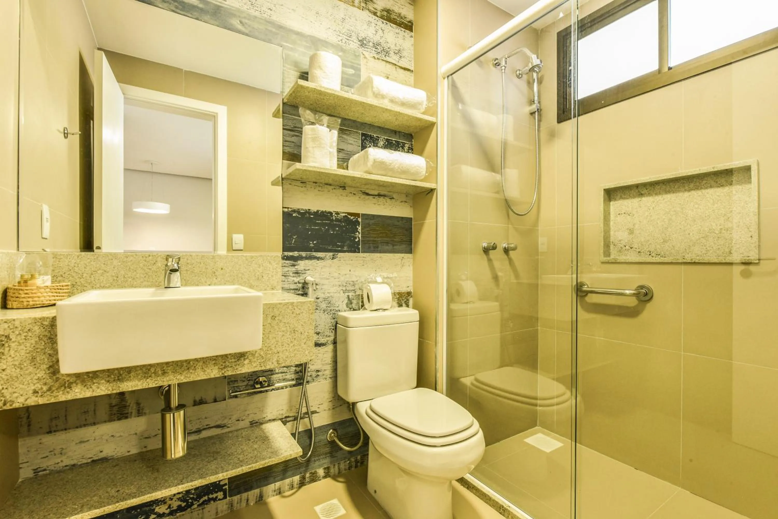 Shower in Porto das Dunas Boutique Praia Hotel