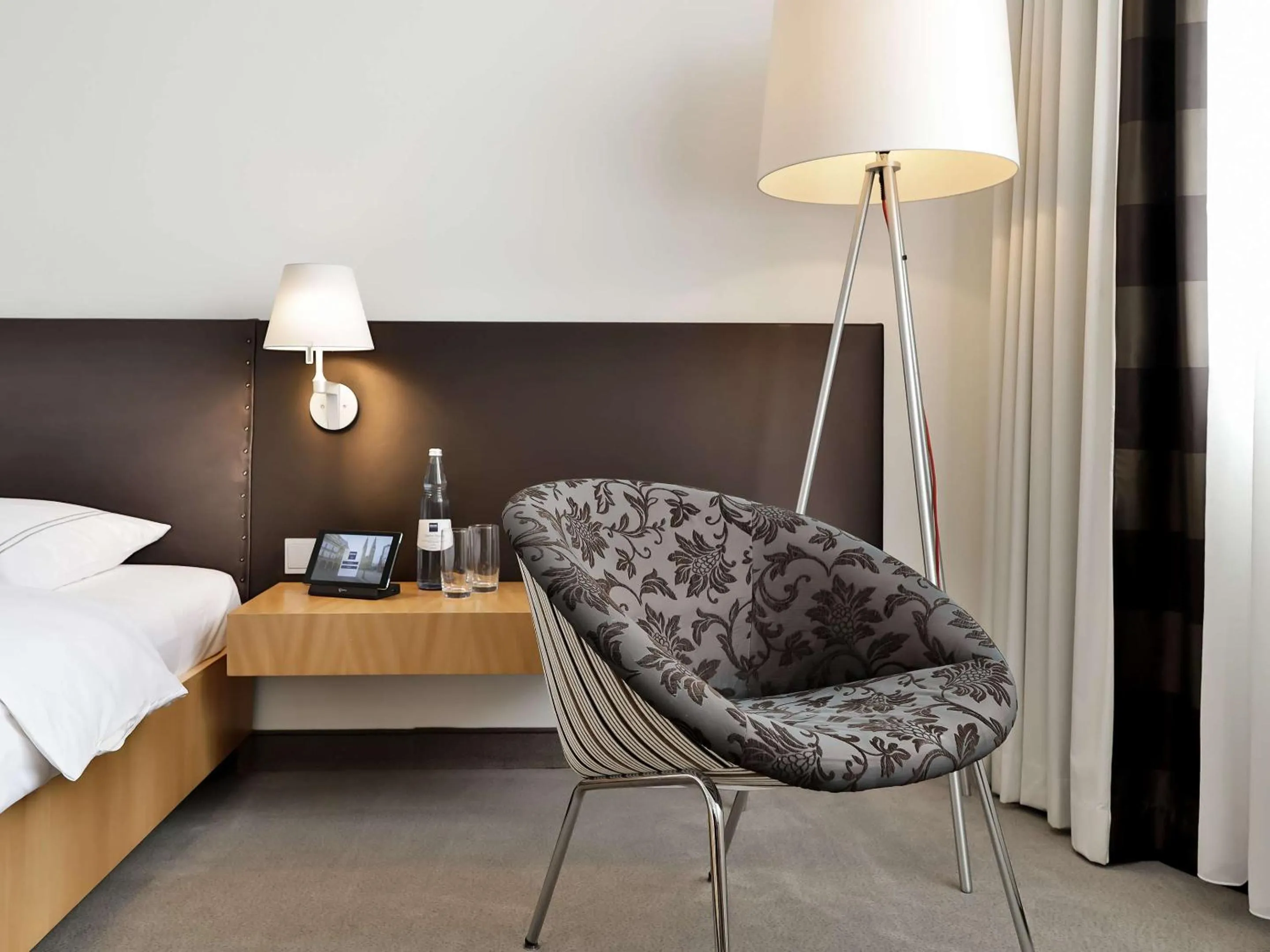 Bedroom, Bed in Dorint Hotel Bremen