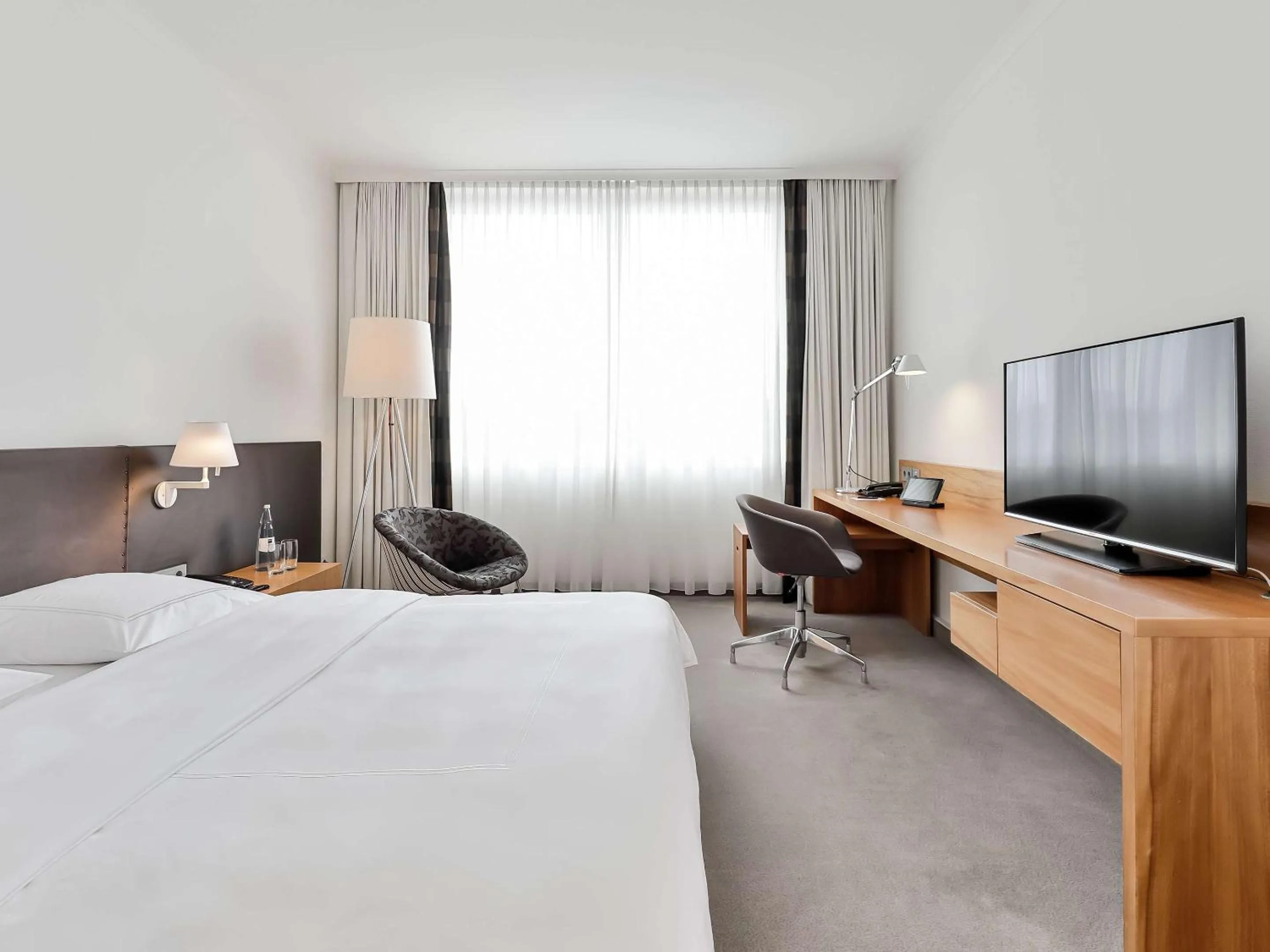 Bedroom, Bed in Dorint Hotel Bremen