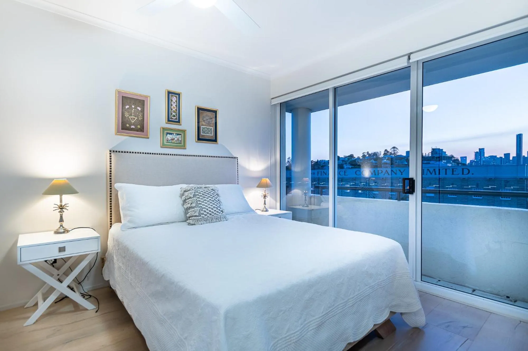 Bedroom, Bed in Goldsborough Place Apartments