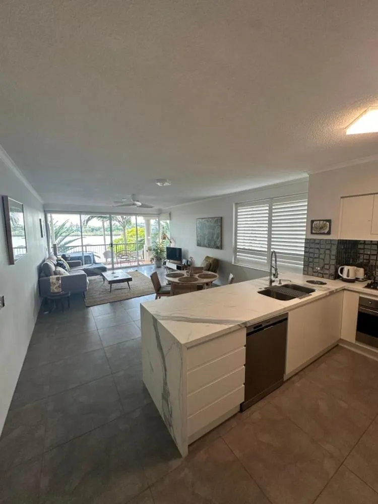 Living room in Goldsborough Place Apartments