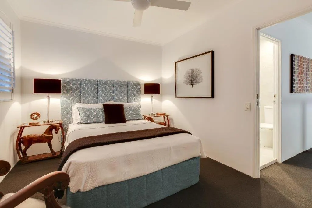 Bedroom, Bed in Goldsborough Place Apartments