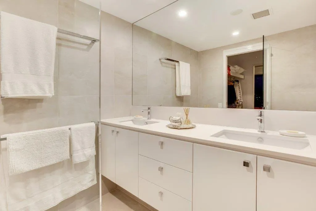 Bathroom in Goldsborough Place Apartments