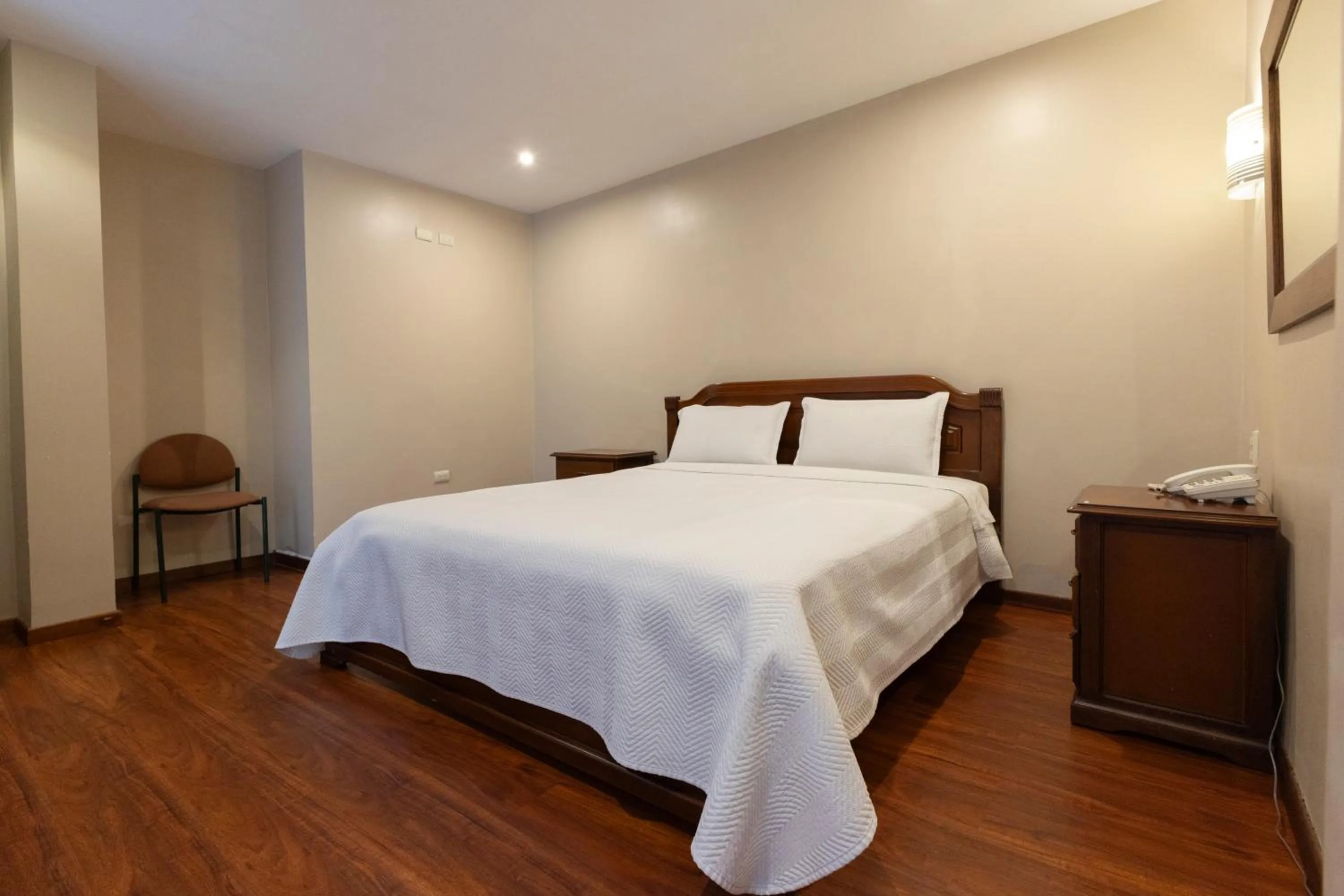 Bed in Hotel & Suites El Quijote