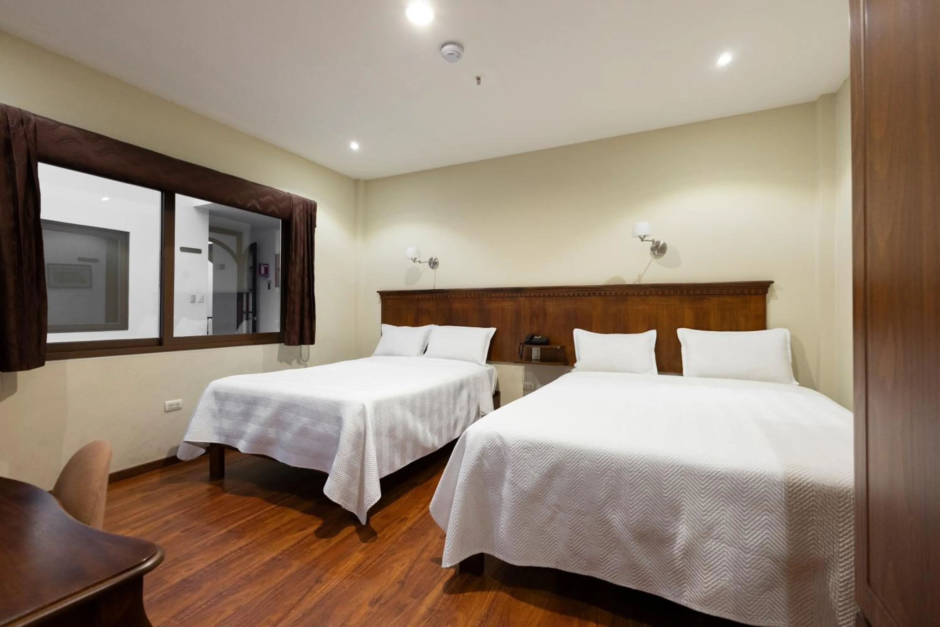 Bed in Hotel & Suites El Quijote