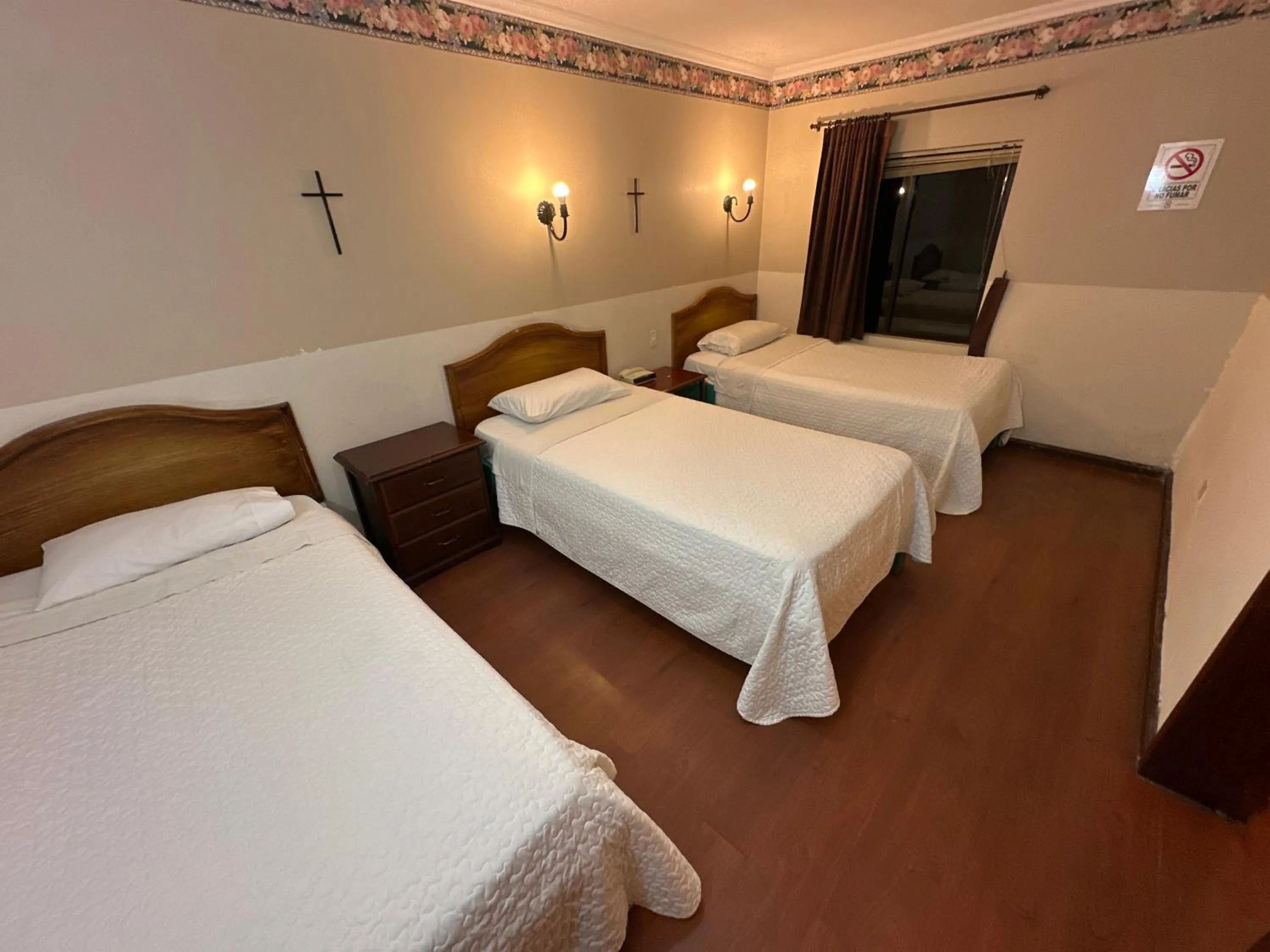 Bed in Hotel & Suites El Quijote