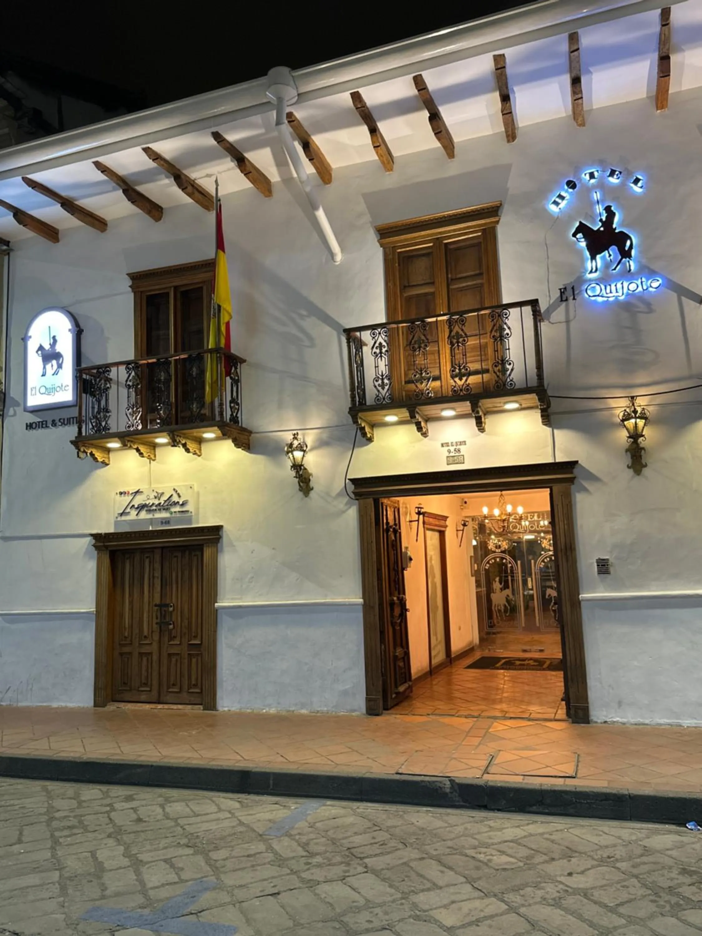 Hotel & Suites El Quijote