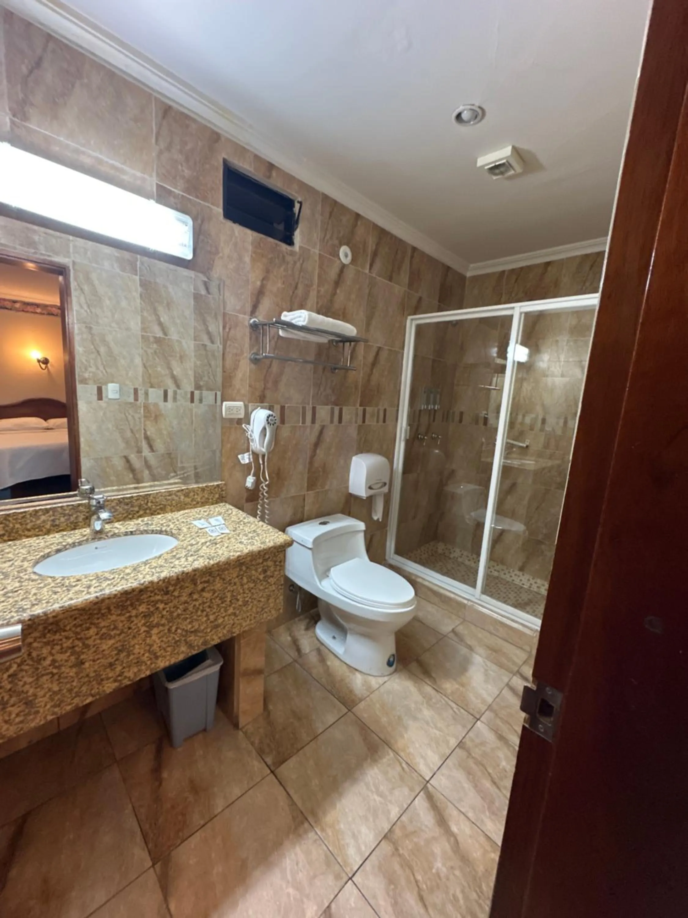 Hotel & Suites El Quijote