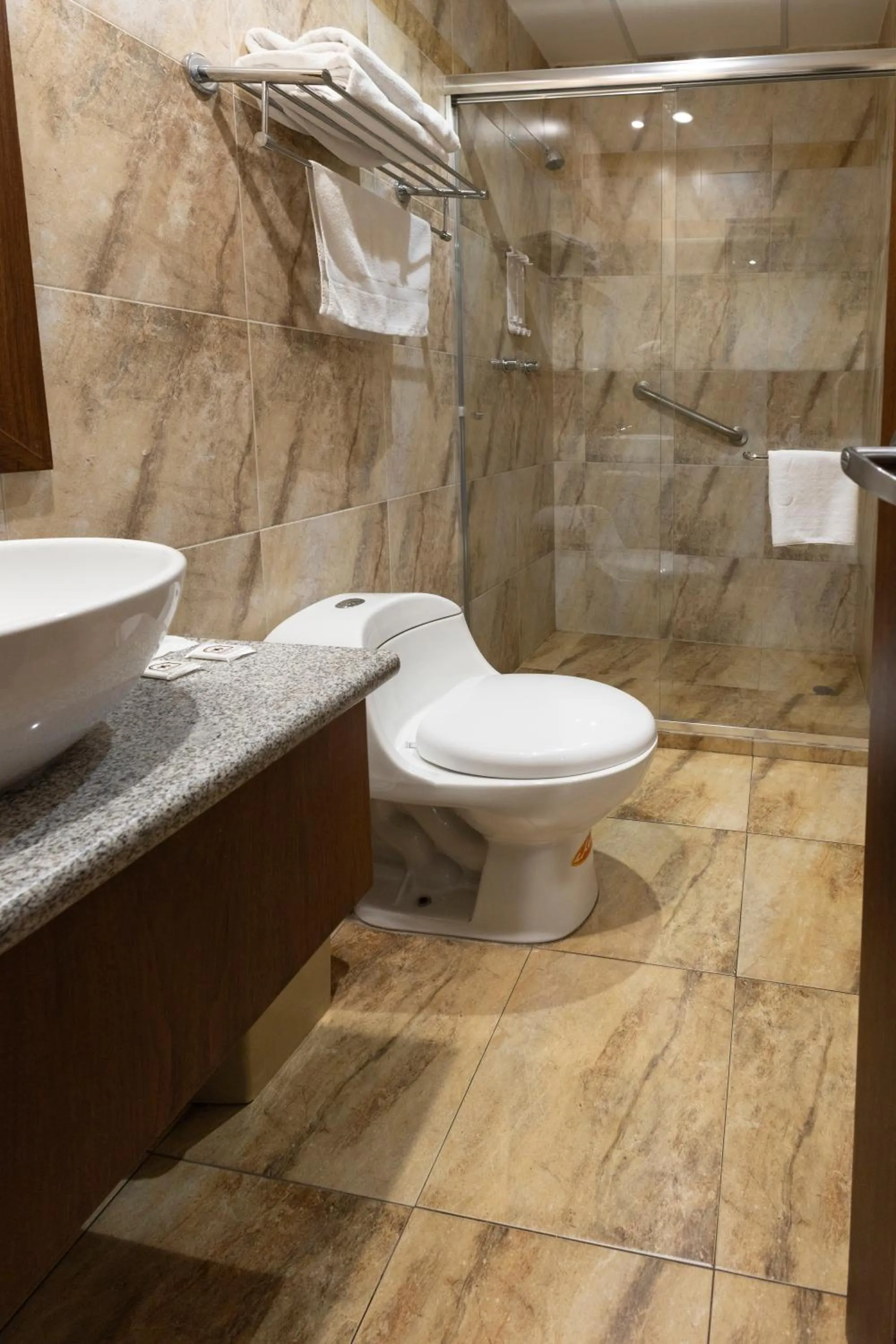 Hotel & Suites El Quijote