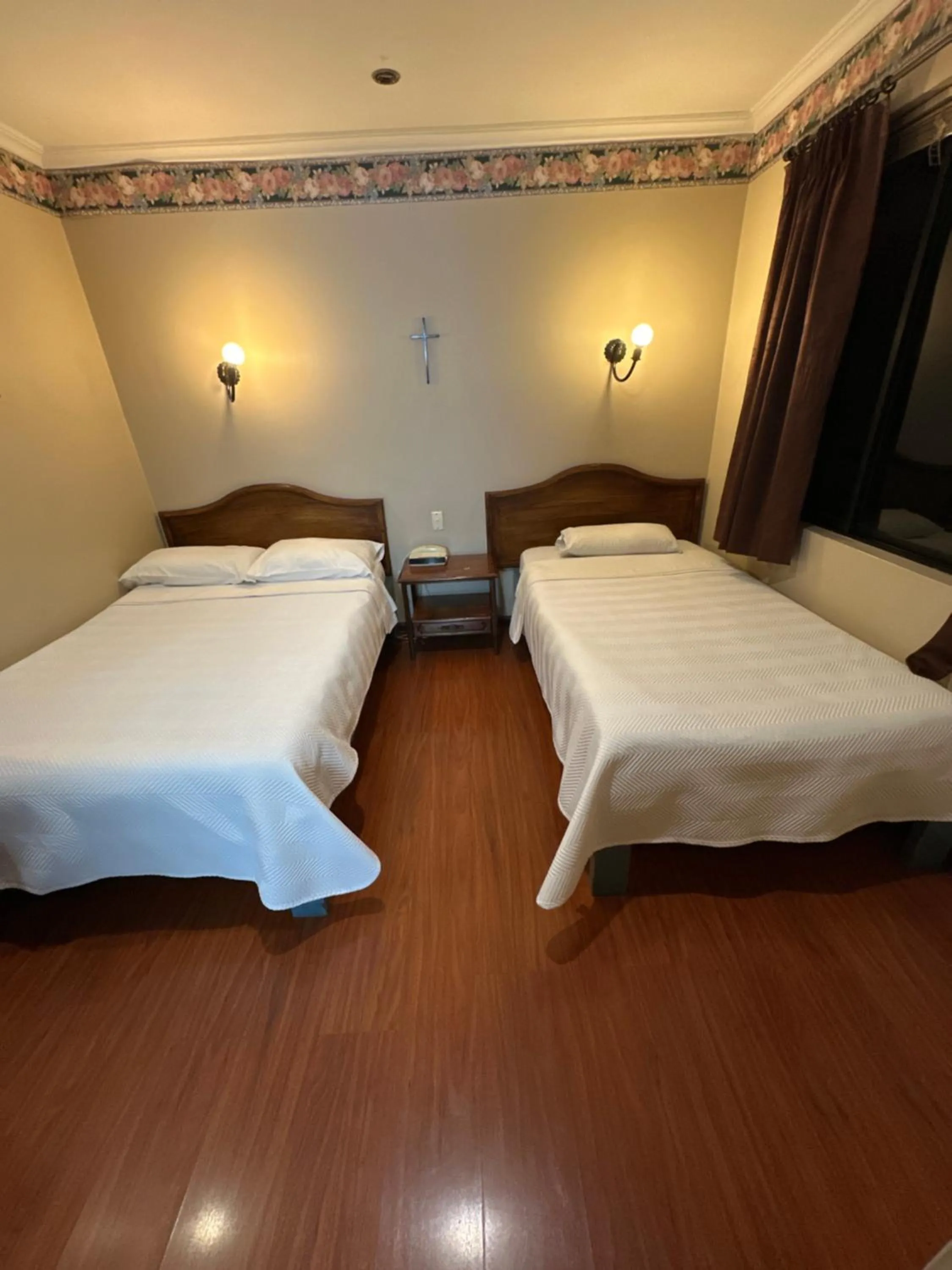 Bed in Hotel & Suites El Quijote