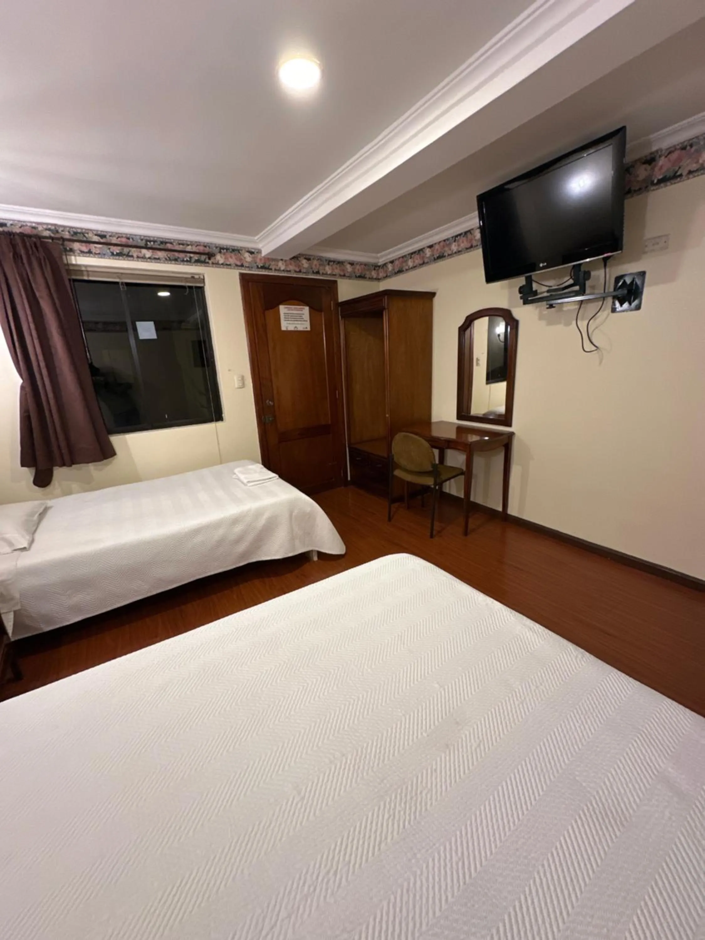 Bed in Hotel & Suites El Quijote