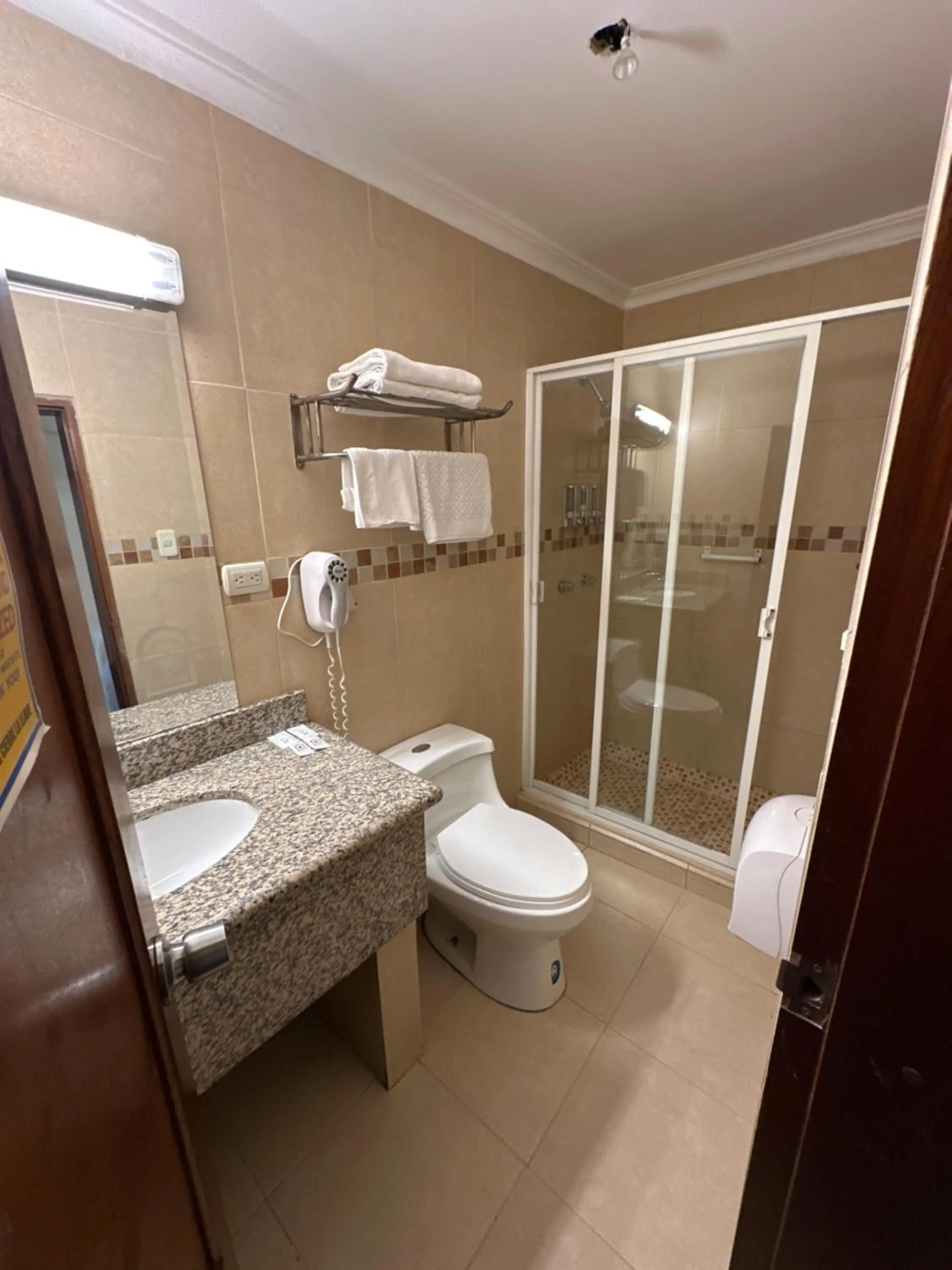 Hotel & Suites El Quijote