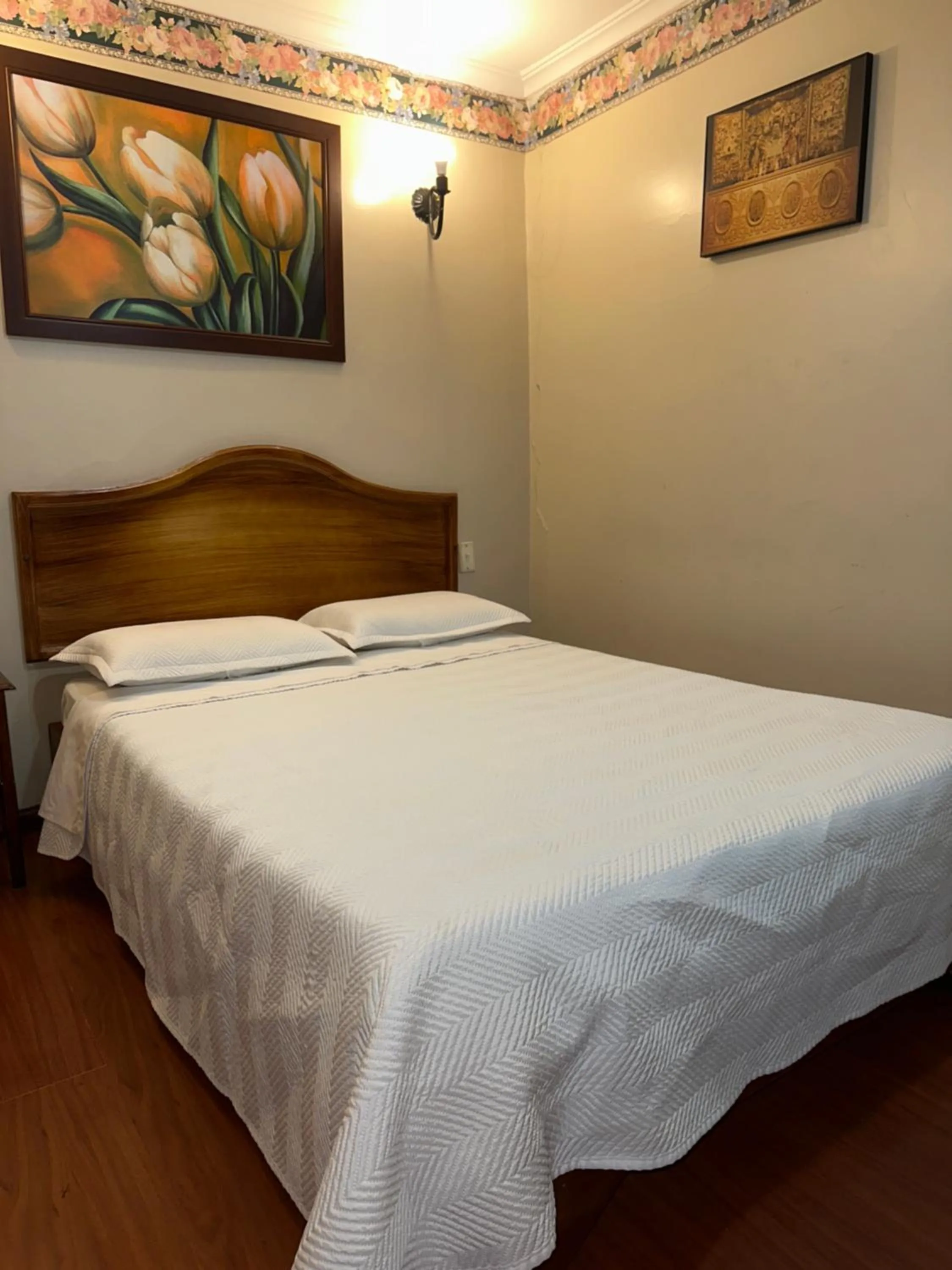 Bed in Hotel & Suites El Quijote