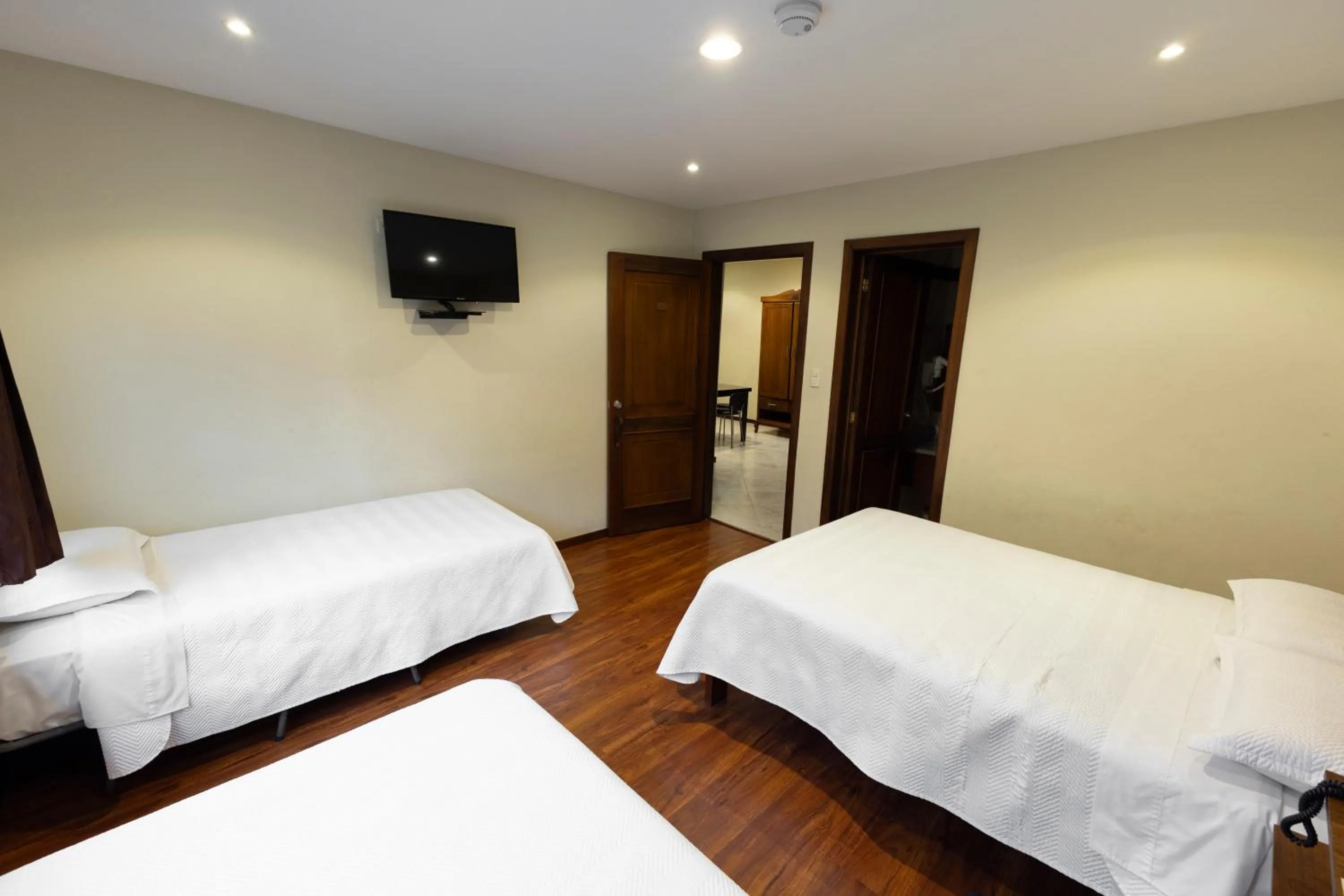 Bed in Hotel & Suites El Quijote