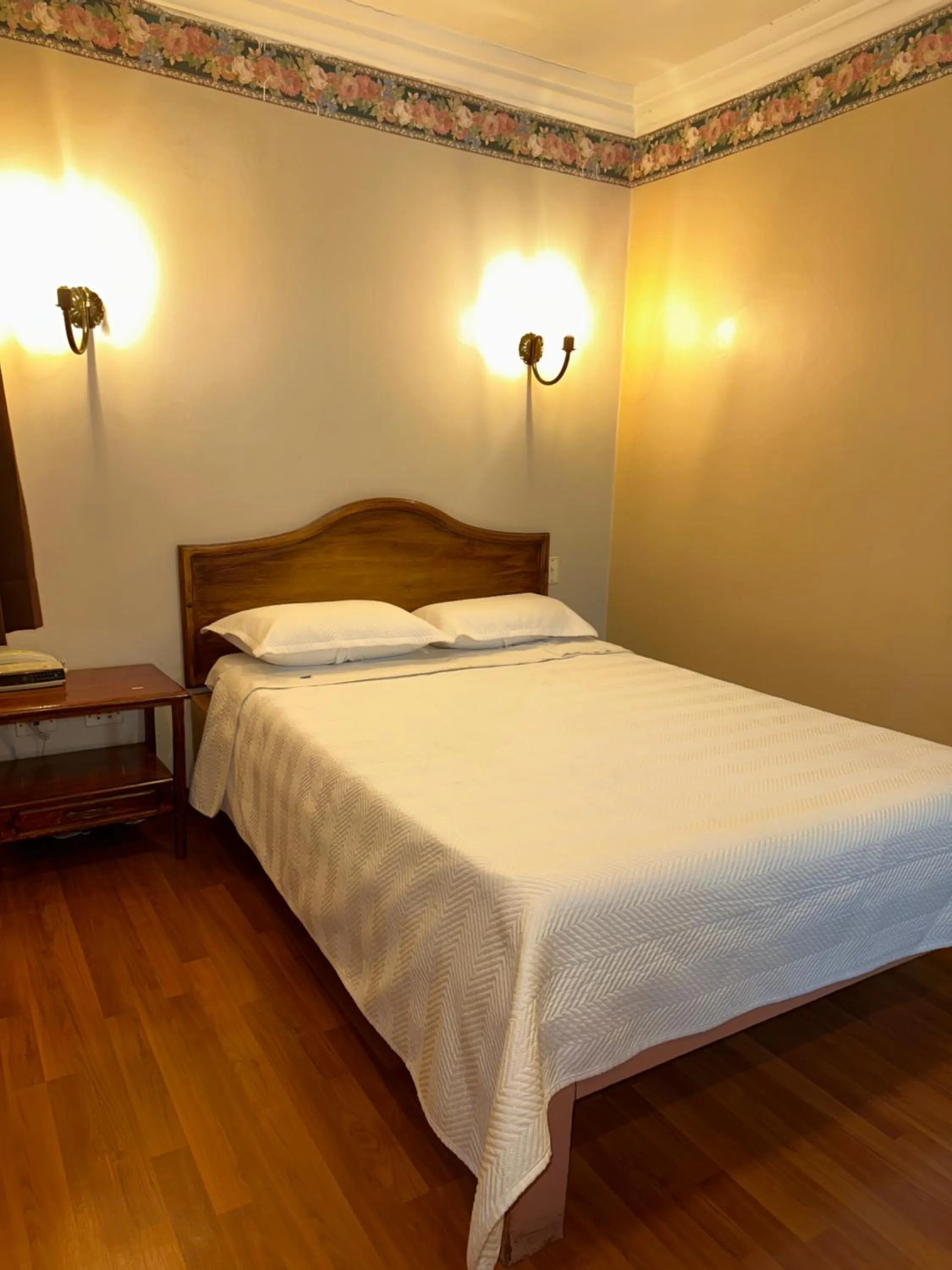 Bed in Hotel & Suites El Quijote