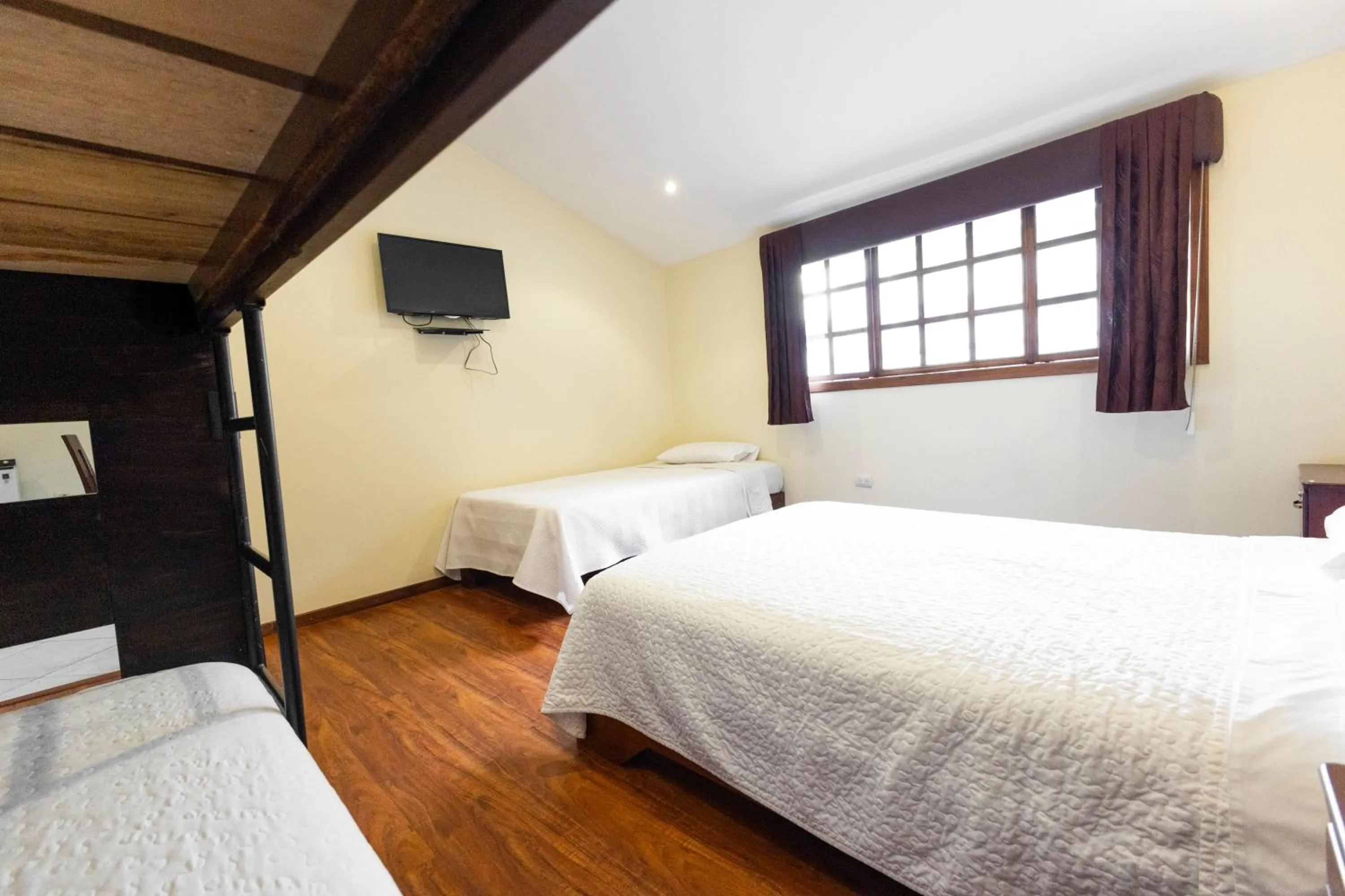 Bed in Hotel & Suites El Quijote