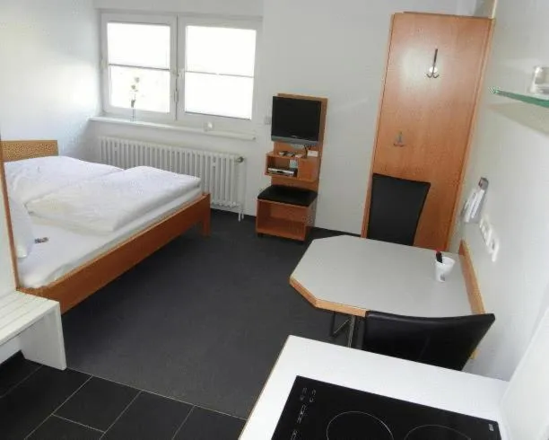 Photo of the whole room, Bed in Apartment-Haus