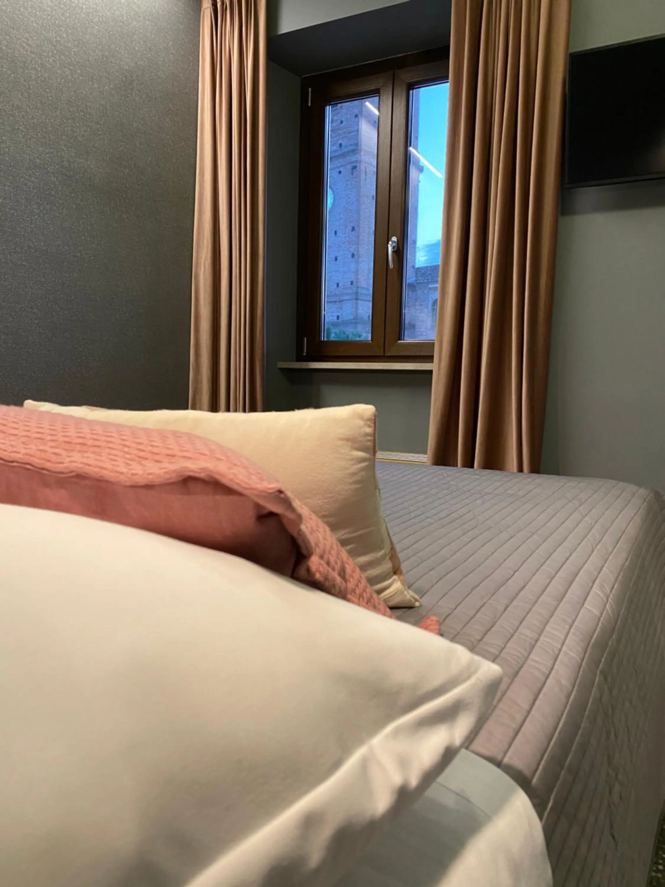 Bed in La Taverna Antica Rooms