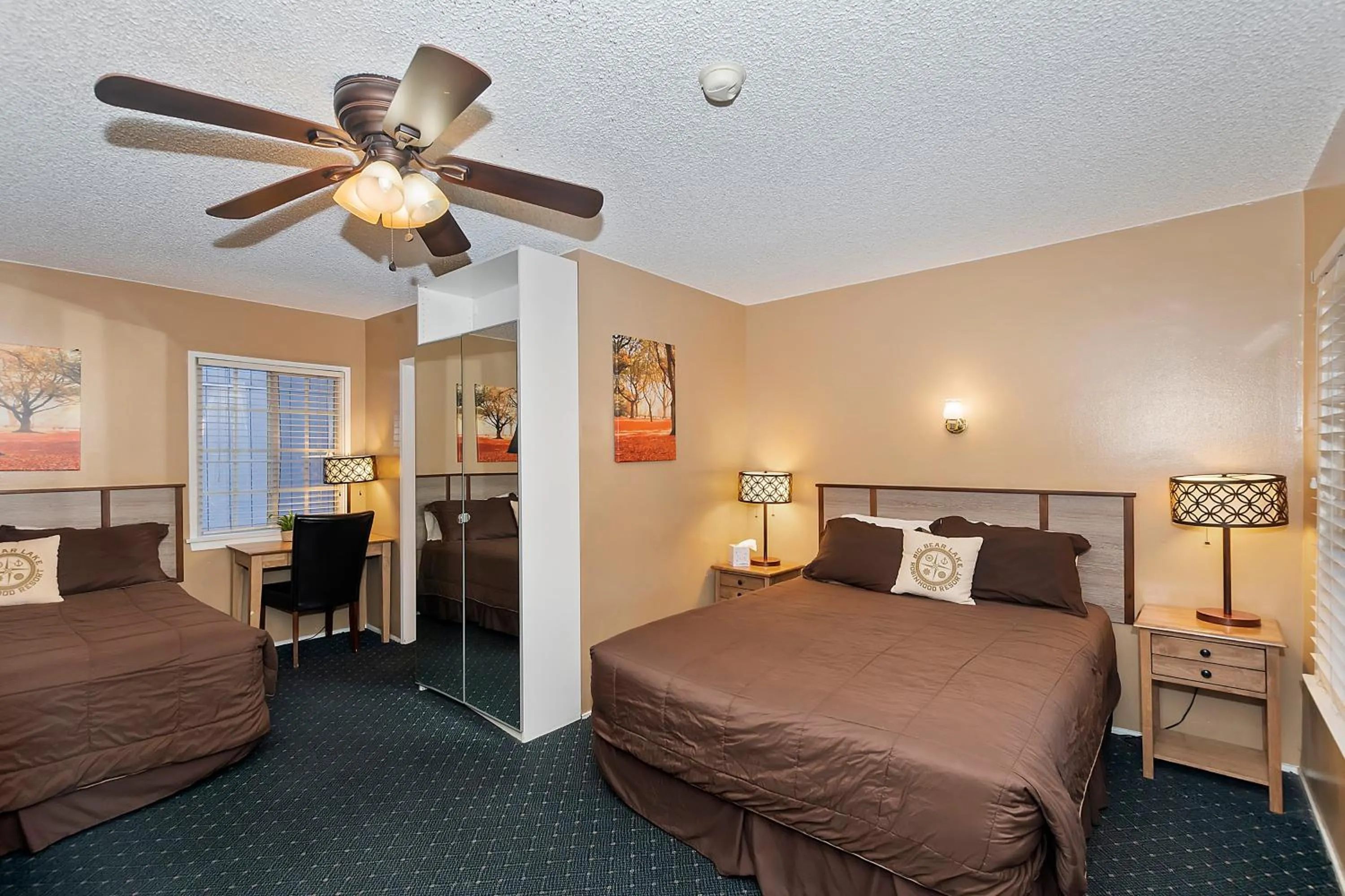 Bedroom, Bed in Robinhood Resort