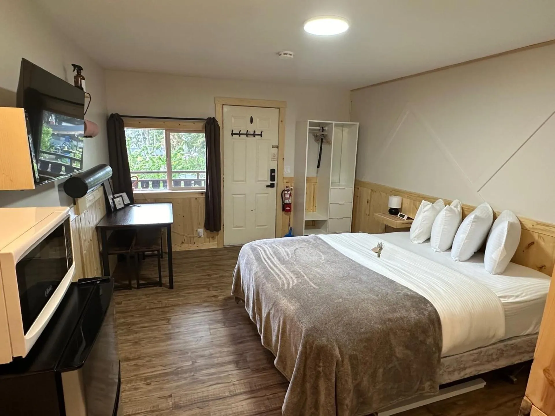 Bed in The Valley View Cabins and Event Center