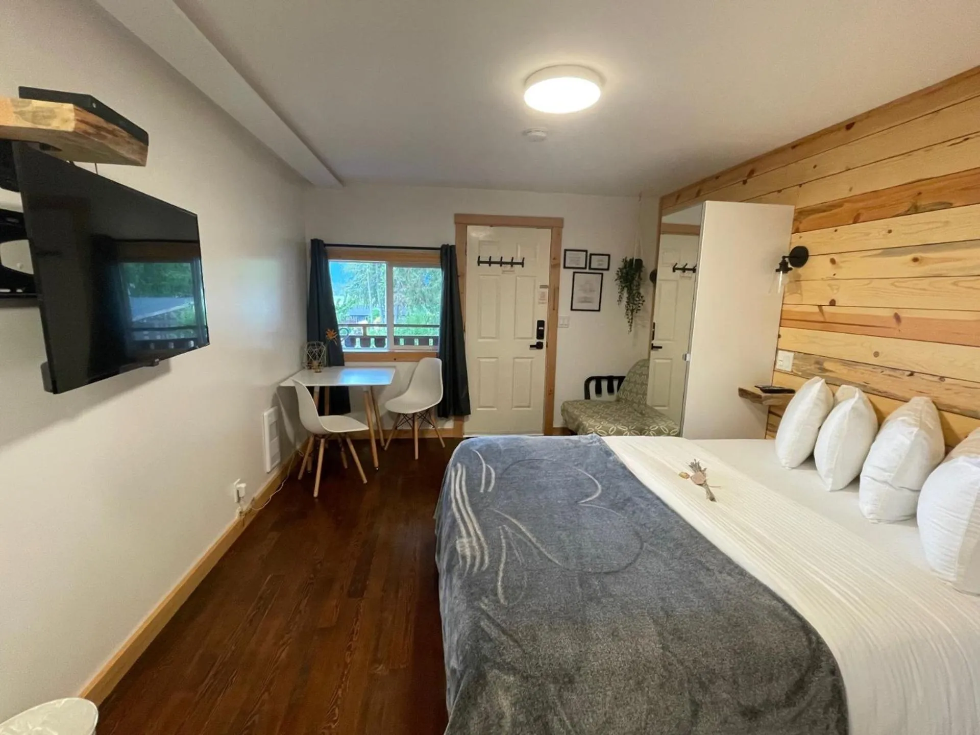 Bed in The Valley View Cabins and Event Center