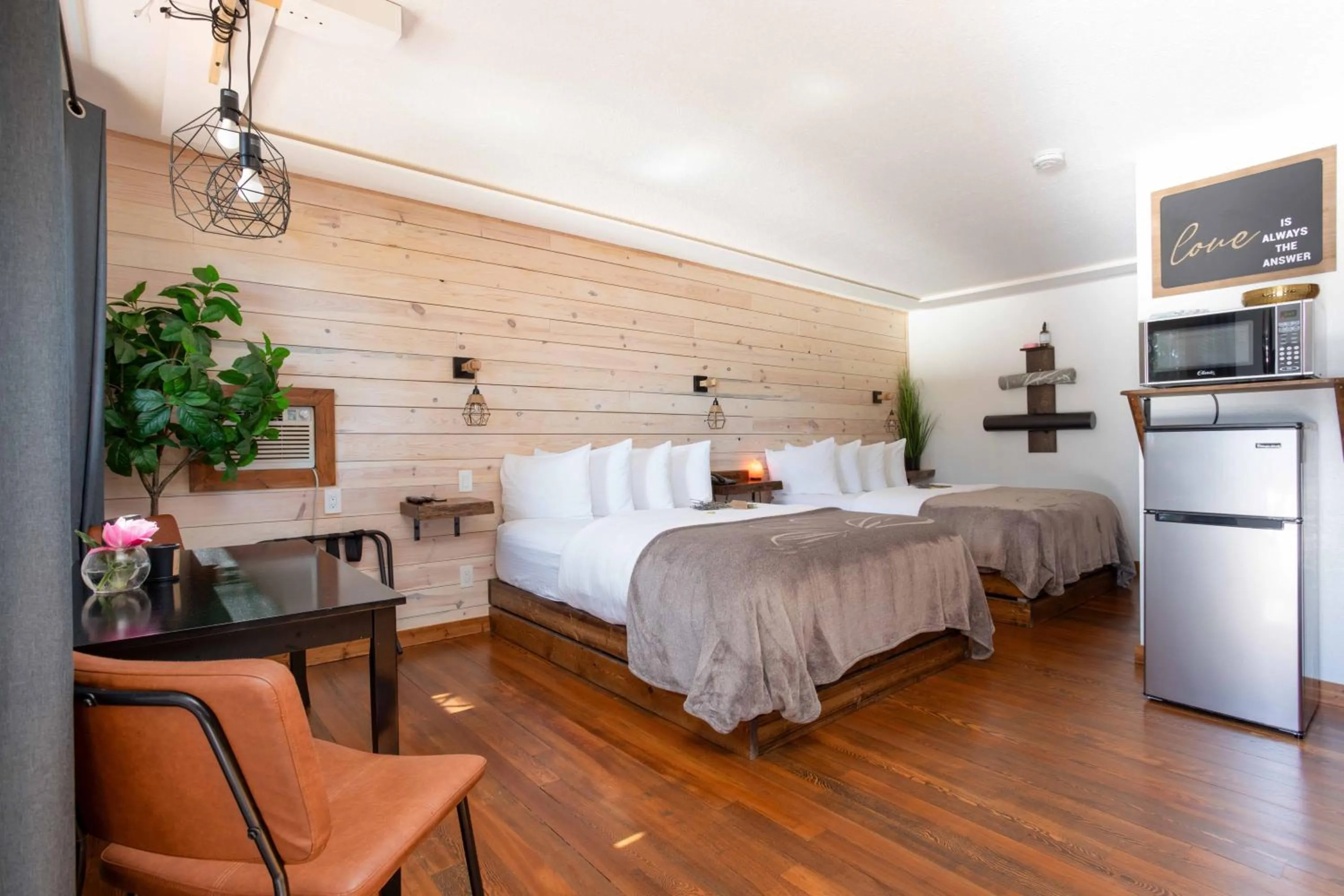 Bed in The Valley View Cabins and Event Center