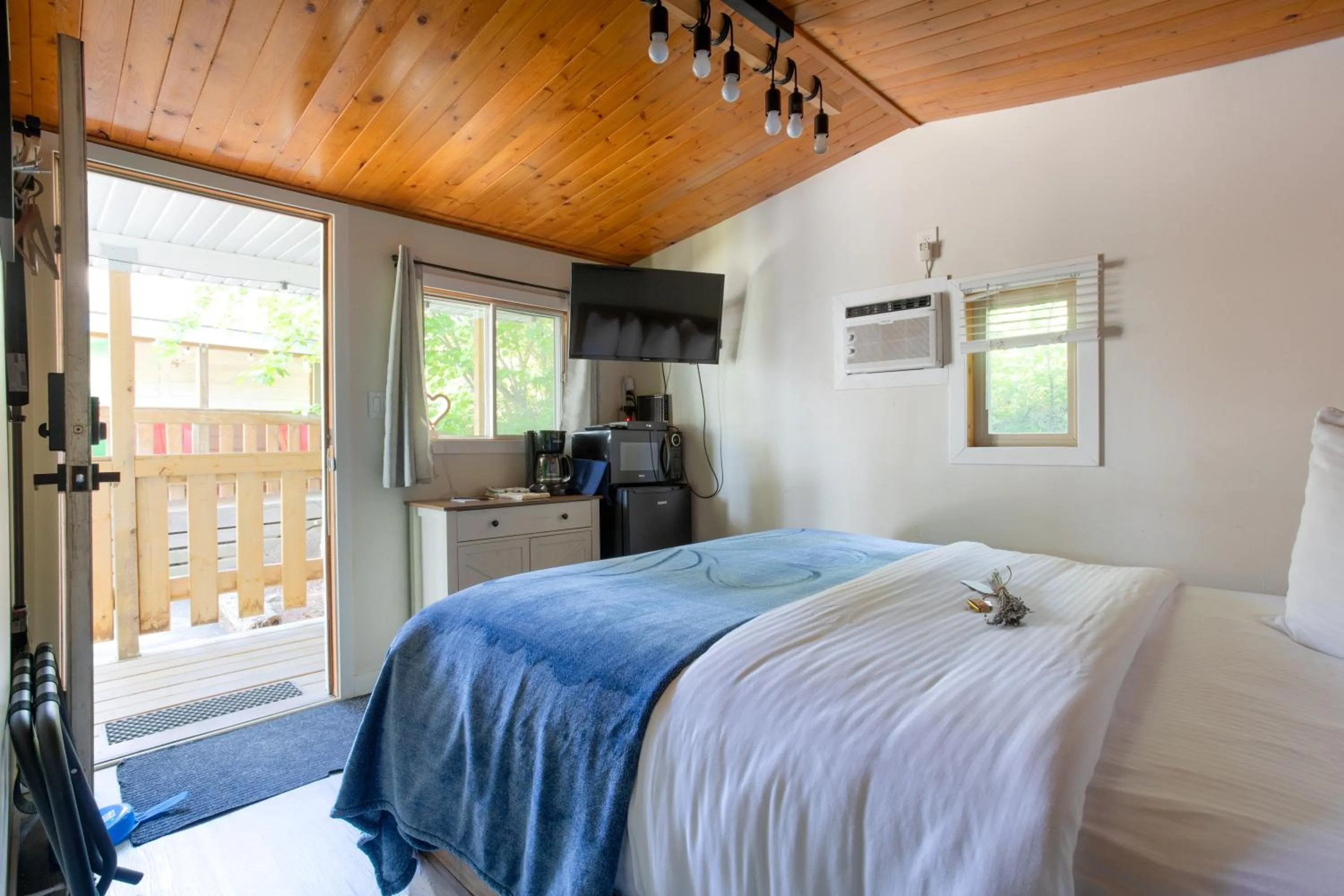 Bed in The Valley View Cabins and Event Center