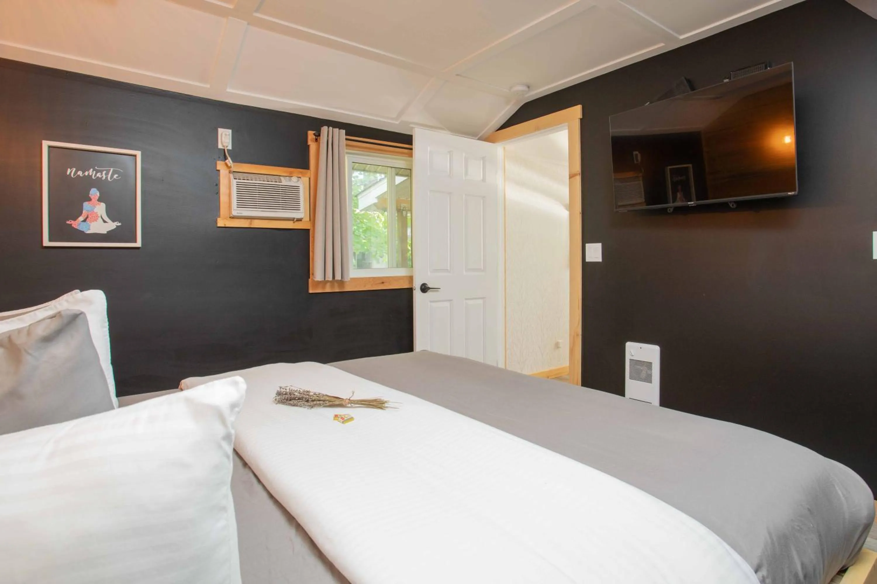 Bed in The Valley View Cabins and Event Center