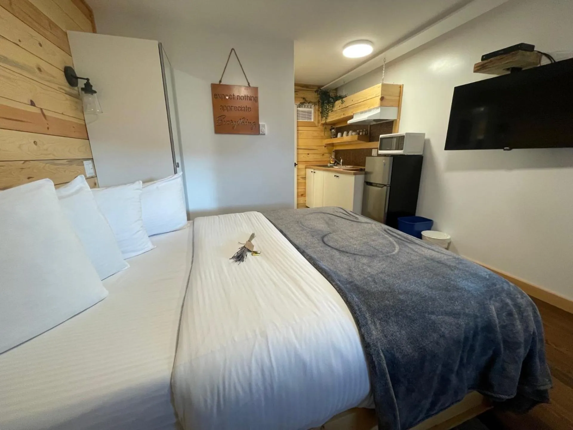 Bed in The Valley View Cabins and Event Center