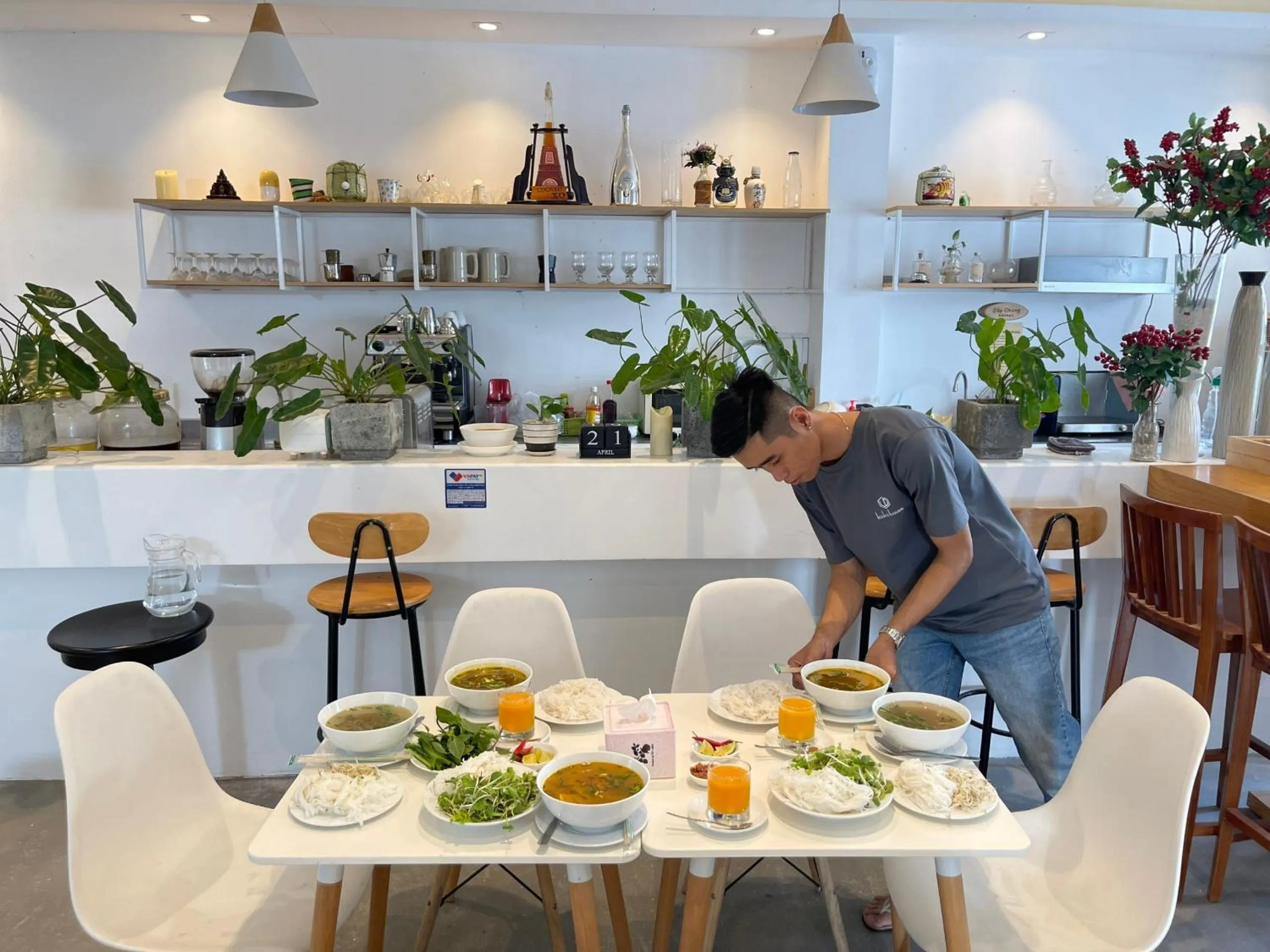 Food and drinks in LaDa's House Da Nang