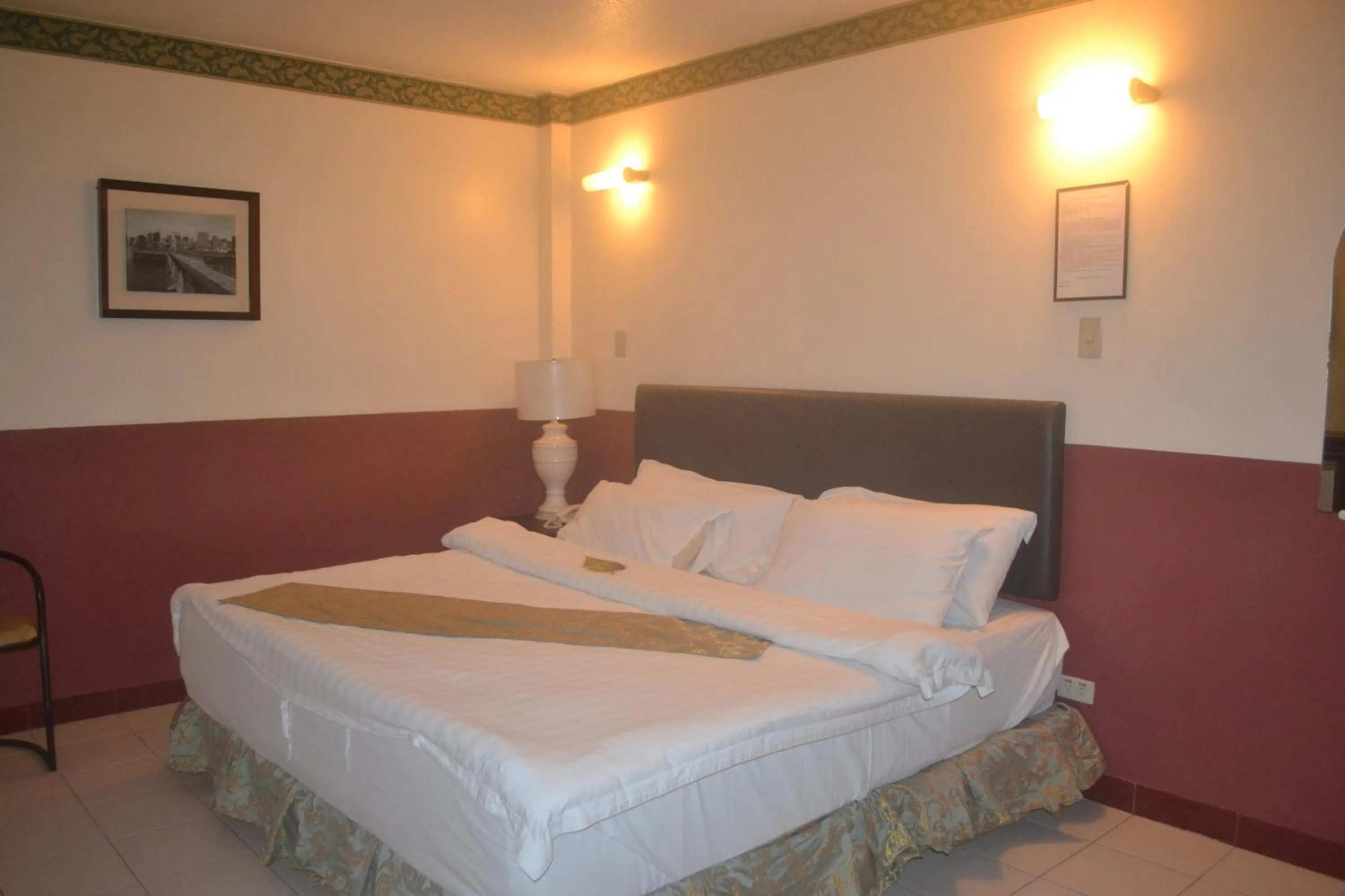 Bed in DM Residente Hotel Inns & Villas