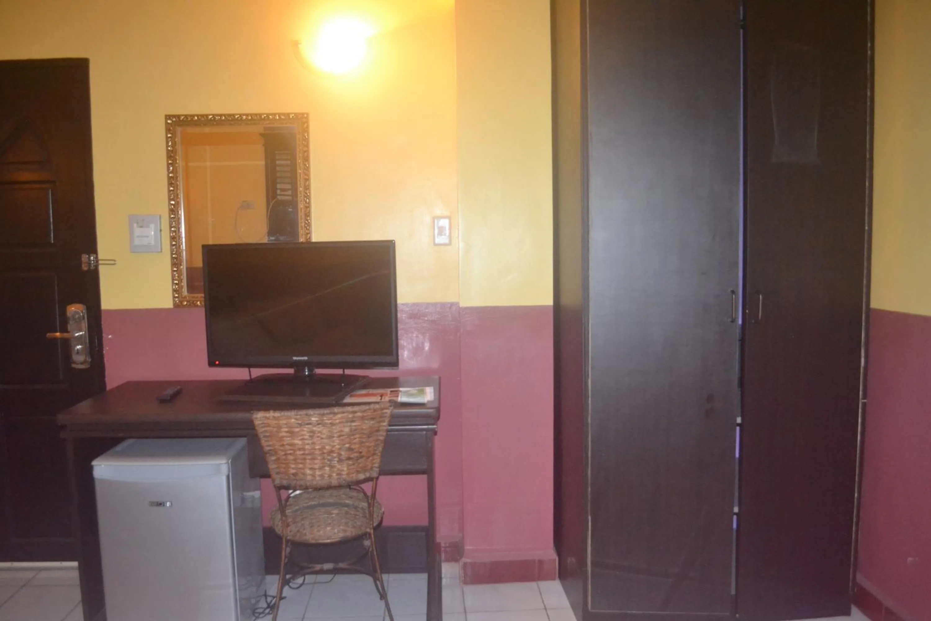 TV and multimedia in DM Residente Hotel Inns & Villas