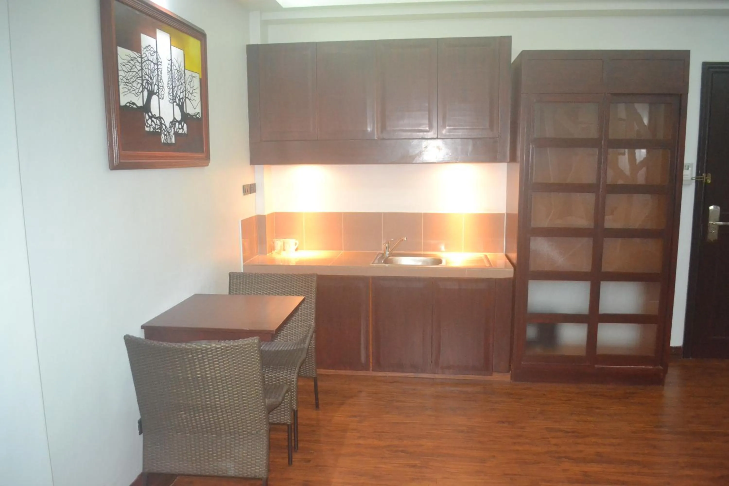 Dining area in DM Residente Hotel Inns & Villas